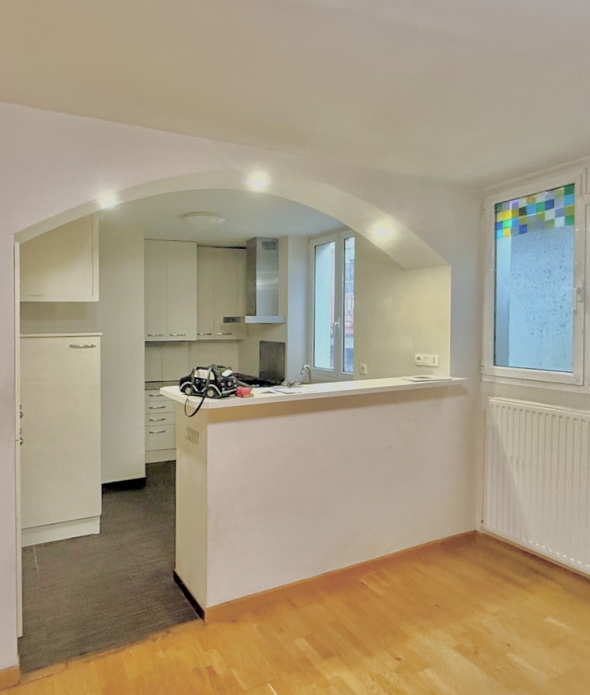"Les Corsaires Basques" A Vendre Saint-Jean-de-Luz centre, plages &agrave; pied, tr&egrave;s bel emplacement ultra central, appartement 3 ch. / 2 bains 100m2 env. avec balcons&hellip; Rare, excellent rapport qualit&eacute; / prix&hellip; 660.000 &euro;