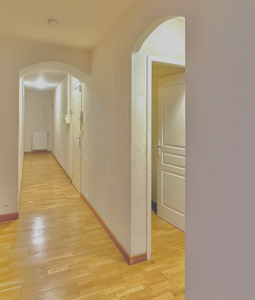 "Les Corsaires Basques" A Vendre Saint-Jean-de-Luz centre, plages &agrave; pied, tr&egrave;s bel emplacement ultra central, appartement 3 ch. / 2 bains 100m2 env. avec balcons&hellip; Rare, excellent rapport qualit&eacute; / prix&hellip; 660.000 &euro;