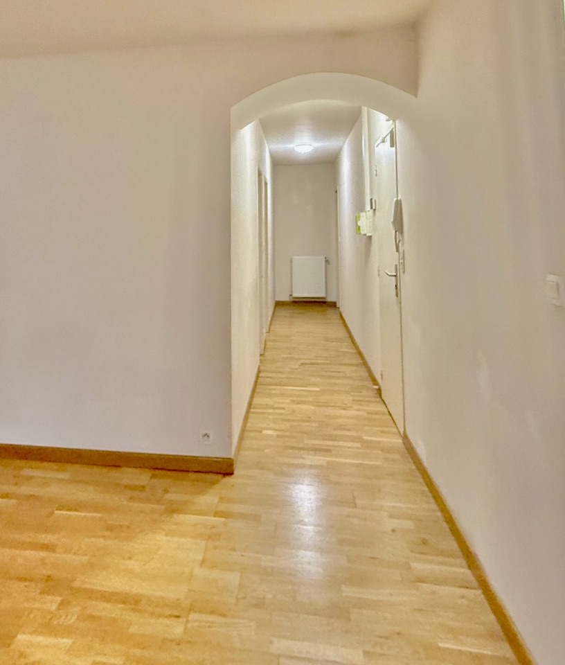 "Les Corsaires Basques" A Vendre Saint-Jean-de-Luz centre, plages &agrave; pied, tr&egrave;s bel emplacement ultra central, appartement 3 ch. / 2 bains 100m2 env. avec balcons&hellip; Rare, excellent rapport qualit&eacute; / prix&hellip; 660.000 &euro;