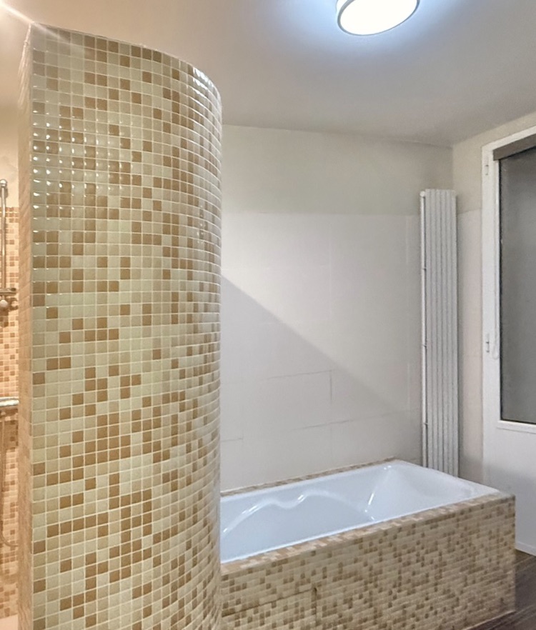 "Les Corsaires Basques" A Vendre Saint-Jean-de-Luz centre, plages &agrave; pied, tr&egrave;s bel emplacement ultra central, appartement 3 ch. / 2 bains 100m2 env. avec balcons&hellip; Rare, excellent rapport qualit&eacute; / prix&hellip; 660.000 &euro;