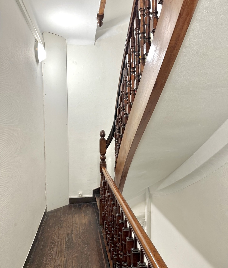 "Les Corsaires Basques" A Vendre Saint-Jean-de-Luz centre, plages &agrave; pied, tr&egrave;s bel emplacement ultra central, appartement 3 ch. / 2 bains 100m2 env. avec balcons&hellip; Rare, excellent rapport qualit&eacute; / prix&hellip; 660.000 &euro;