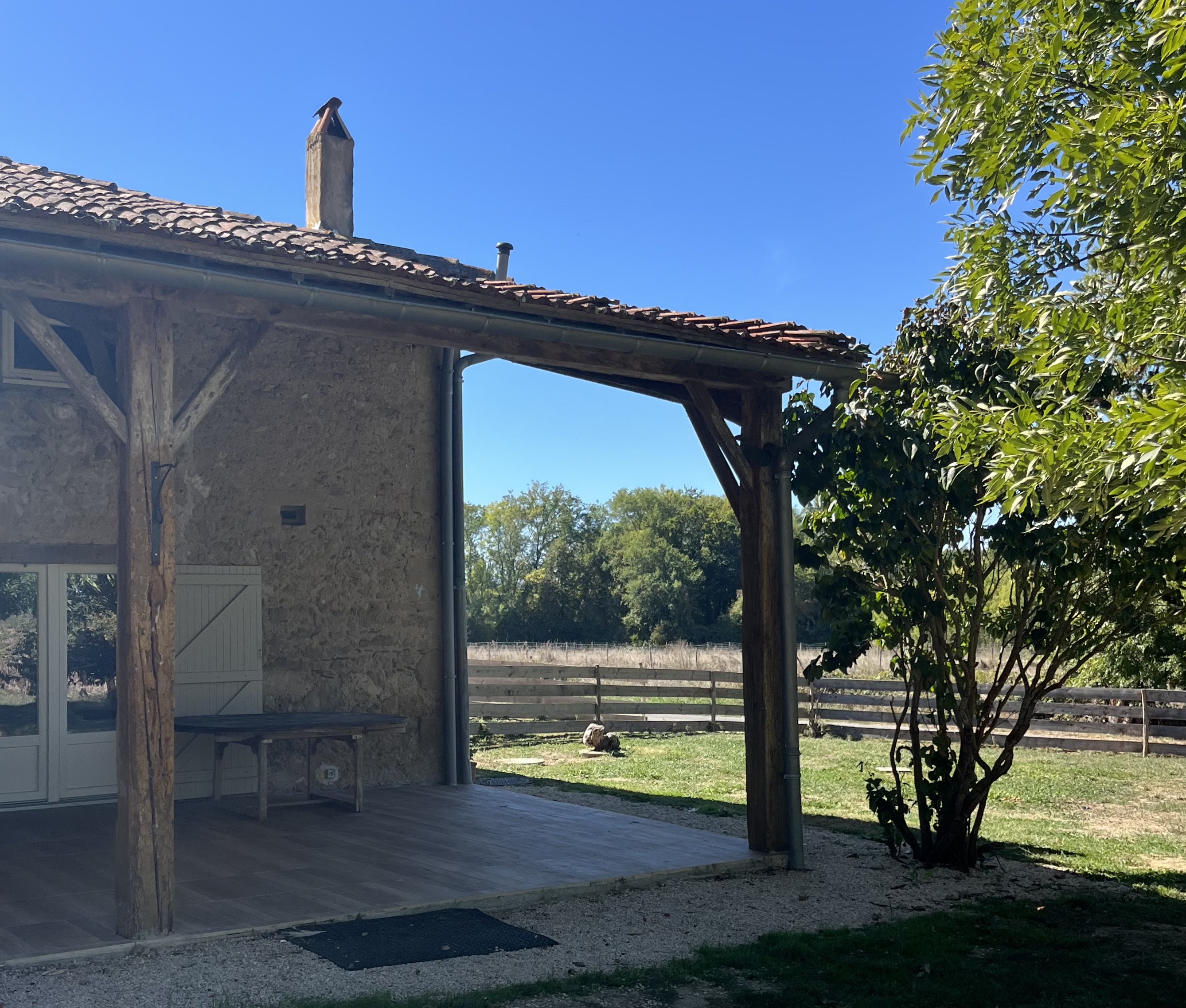 "Meadow Vista" For Sale Between Toulouse &amp; Tarbes, near the charming town of Boulogne sur Gesse, authentic u-shaped farmhouse dating back to the 1700s, recently renovated with care. Unique!... &pound; 590,000
