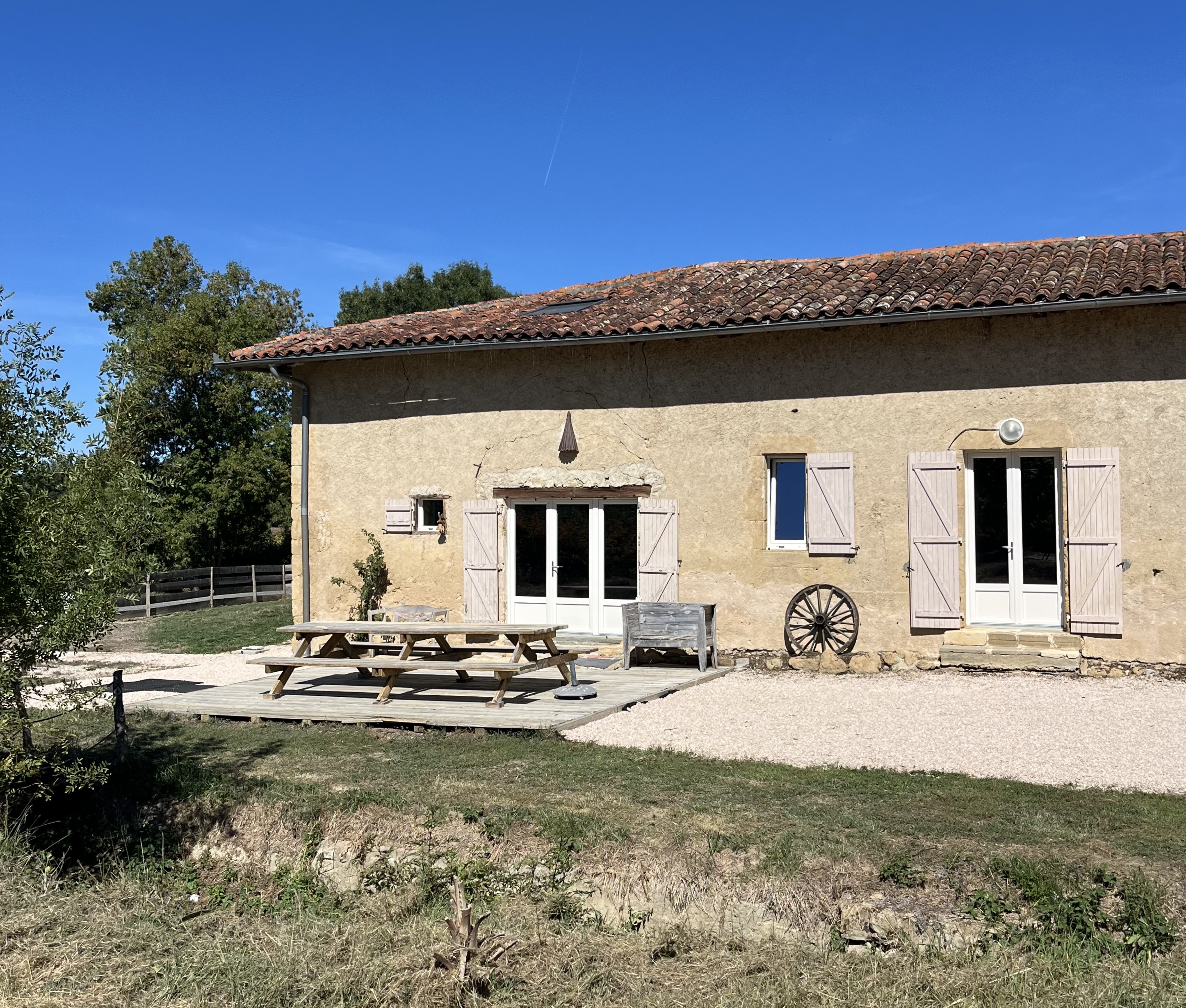 "Meadow Vista" For Sale Between Toulouse &amp; Tarbes, near the charming town of Boulogne sur Gesse, authentic u-shaped farmhouse dating back to the 1700s, recently renovated with care. Unique!... &pound; 590,000