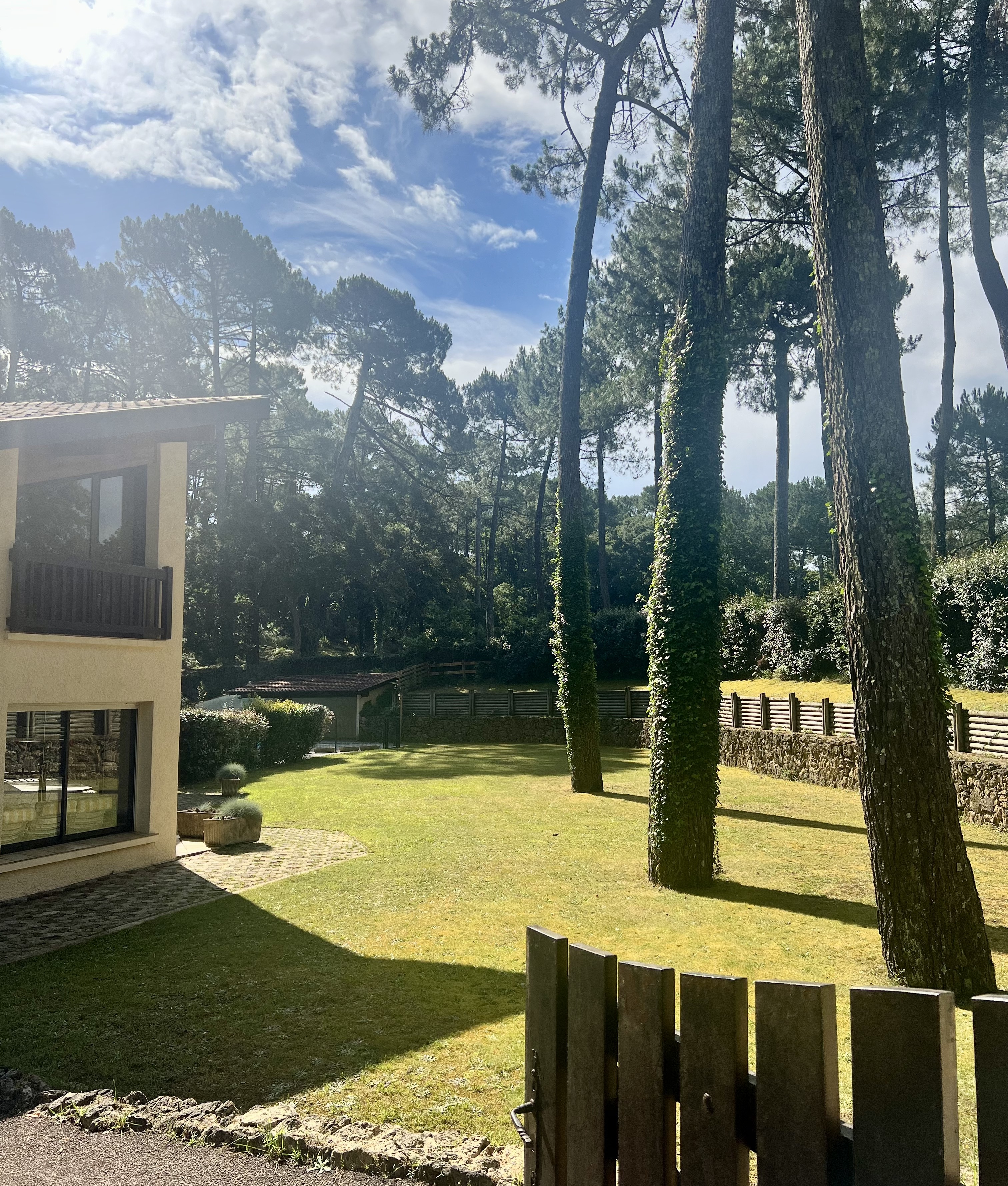 &ldquo;El Camino del Mar Beach House&rdquo; A Vendre, Seignosse Oc&eacute;an, plage &agrave; pied, au calme sans vis-&agrave;-vis, villa de 200 m2 env.., &nbsp;4 ch. + / 2 bains, &nbsp;mezzanine, piscine, sur 1500 m2. Unique &agrave; la mer&hellip; 1.470.000&euro;