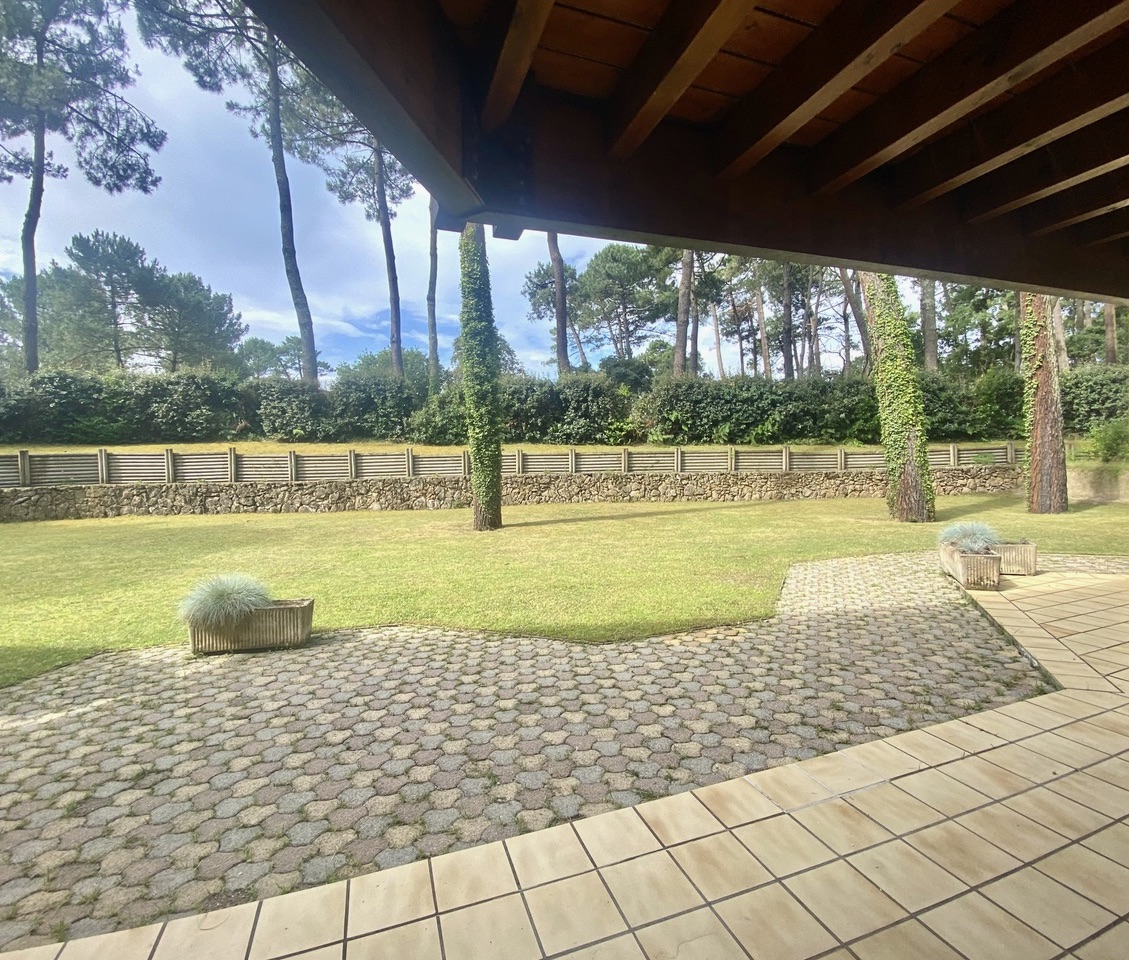 &ldquo;El Camino del Mar Beach House&rdquo; A Vendre, Seignosse Oc&eacute;an, plage &agrave; pied, au calme sans vis-&agrave;-vis, villa de 200 m2 env.., &nbsp;4 ch. + / 2 bains, &nbsp;mezzanine, piscine, sur 1500 m2. Unique &agrave; la mer&hellip; 1.470.000&euro;