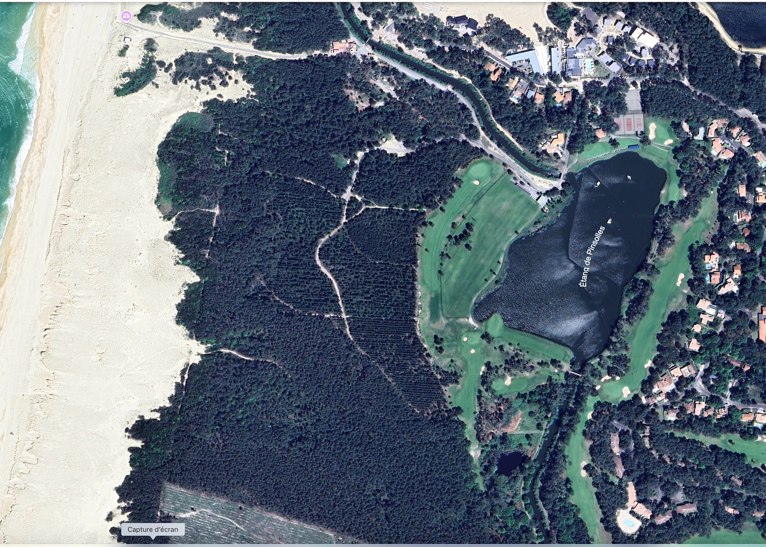 "Rancho Solano Golf Beach House" A Vendre Mandat Exclusif Golf de Pinsolle / Soustons Plage, 10km Hossegor, villa 3 ch. &amp; mezzanine / 2 bains sur 1500 m2 de terrain piscinable avec acc&egrave;s direct au fairway, et plage &agrave; pied par le golf ; grand calme, opportunit&eacute; rare!... 850.000&euro;