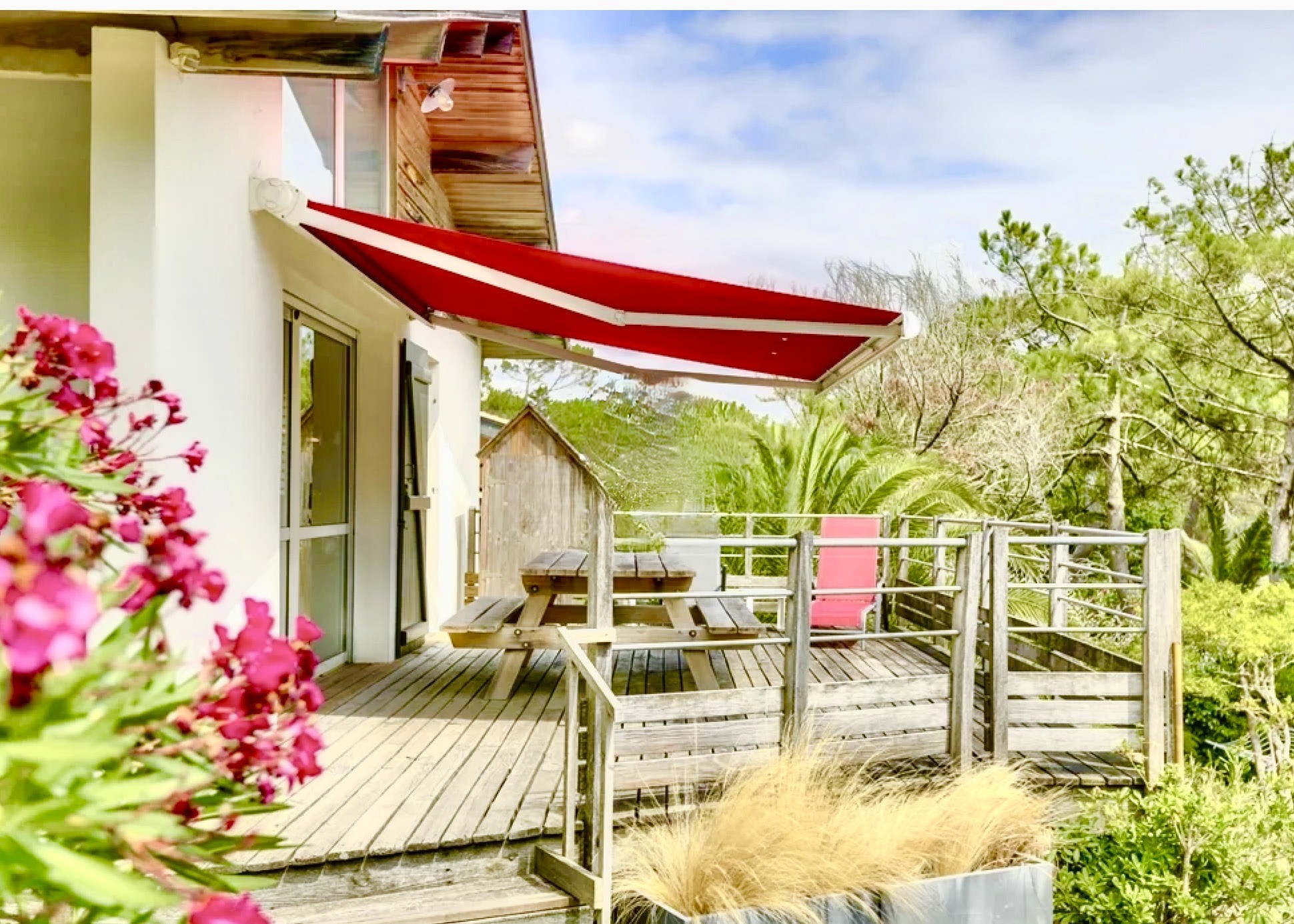 &ldquo;Rocking Horse Beach House&rdquo; A Vendre Hossegor Plage Sud, oc&eacute;an / centre / lac &agrave; pied, villa familiale refaite &agrave; neuf comprenant 2 appartements, emplacement unique et recherch&eacute;... 1.365.000 &euro;&nbsp;