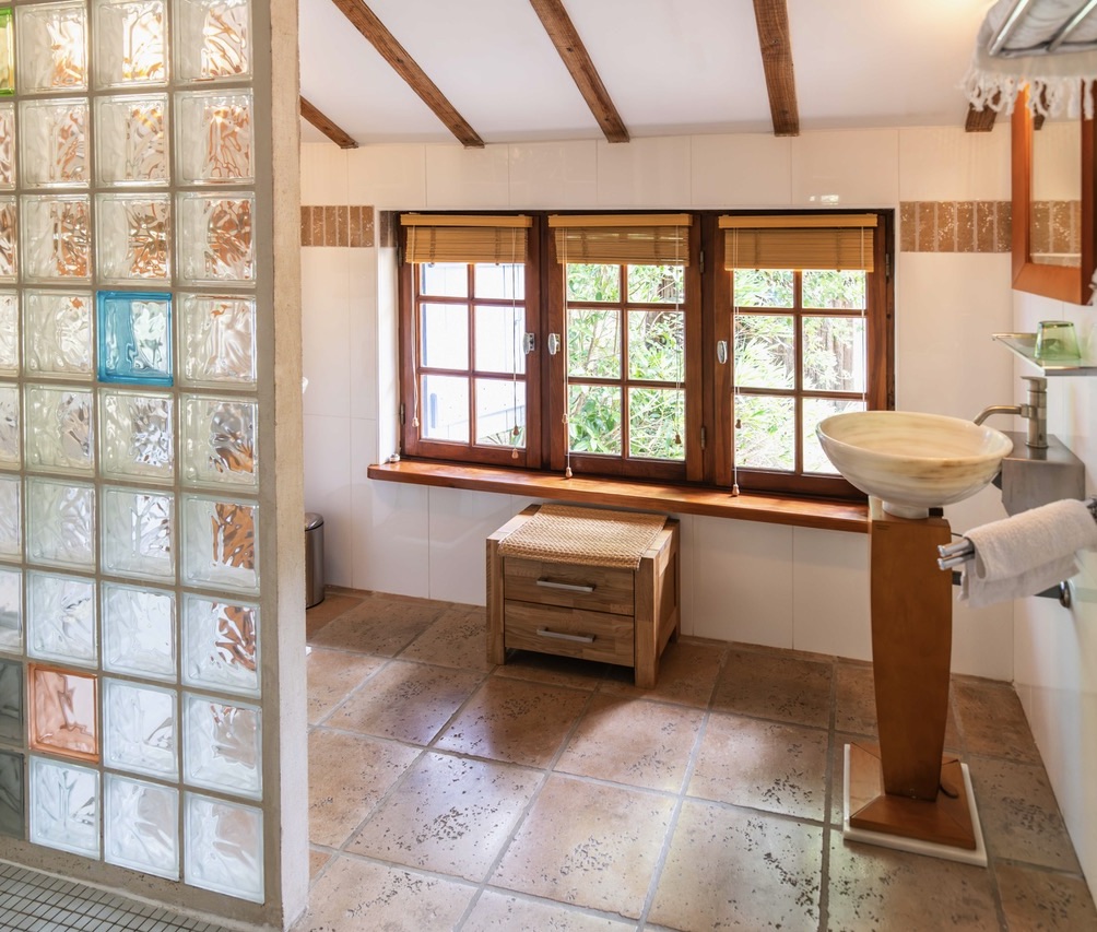 "Airial San Miguel" A Vendre Saint Michel Escalus - 12km plages &amp; 15km golf, superbe&nbsp; corps de ferme / propri&eacute;t&eacute;&nbsp; landaise de caract&egrave;re 11 pieces sur 8500 m2 de parc, comprenant ferme traditionnelle, bergerie, atelier d'artiste &amp; garage pour 3 voitures.&nbsp; Id&eacute;al pour activit&eacute; touristique d'h&eacute;bergement. Calme &amp; s&eacute;r&eacute;nit&eacute;... 884.000 &euro;.
