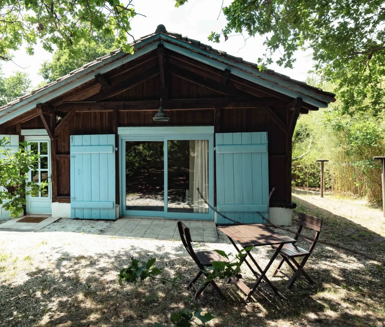 "Airial San Miguel" A Vendre Saint Michel Escalus - 12km plages &amp; 15km golf, superbe&nbsp; corps de ferme / propri&eacute;t&eacute;&nbsp; landaise de caract&egrave;re 11 pieces sur 8500 m2 de parc, comprenant ferme traditionnelle, bergerie, atelier d'artiste &amp; garage pour 3 voitures.&nbsp; Id&eacute;al pour activit&eacute; touristique d'h&eacute;bergement. Calme &amp; s&eacute;r&eacute;nit&eacute;... 884.000 &euro;.