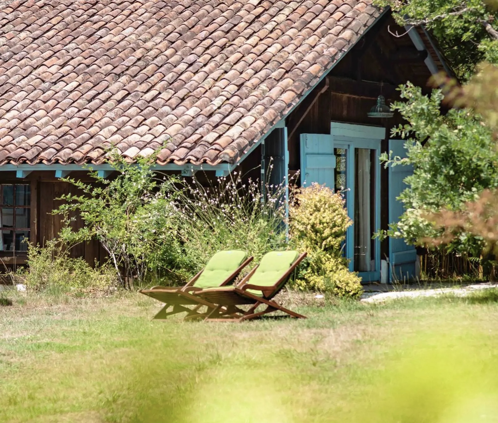 "Airial San Miguel" A Vendre Saint Michel Escalus - 12km plages &amp; 15km golf, superbe&nbsp; corps de ferme / propri&eacute;t&eacute;&nbsp; landaise de caract&egrave;re 11 pieces sur 8500 m2 de parc, comprenant ferme traditionnelle, bergerie, atelier d'artiste &amp; garage pour 3 voitures.&nbsp; Id&eacute;al pour activit&eacute; touristique d'h&eacute;bergement. Calme &amp; s&eacute;r&eacute;nit&eacute;... 884.000 &euro;.