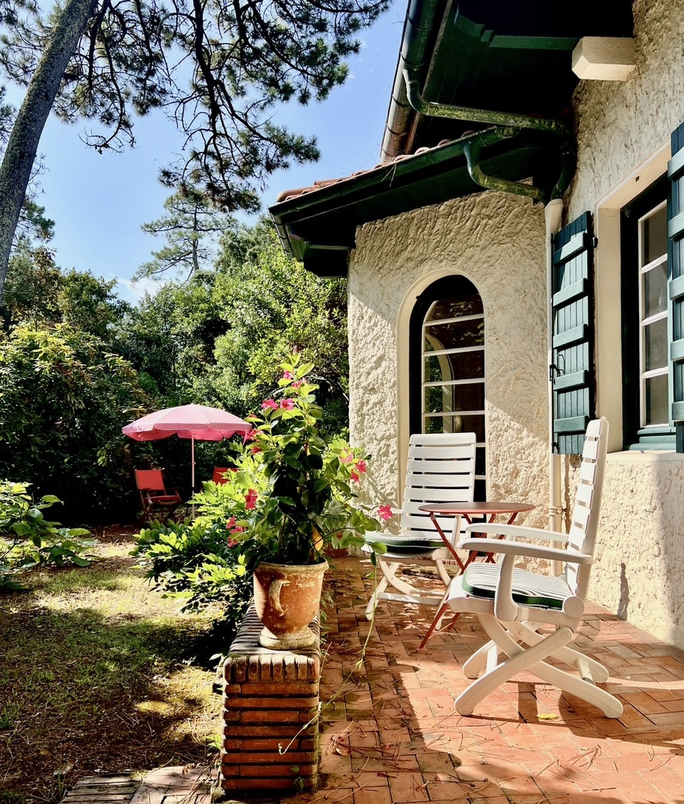 &nbsp;"Pasatiempo Golf Mansion" A Vendre Hossegor Centre - Av. du Golf, en bordure du fairway, charmante demeure de style m&eacute;ridional 3 ch. + studio, 3 bains, vue d&eacute;gag&eacute;e sur 2500 m2 de parc... 2.900.000&euro;