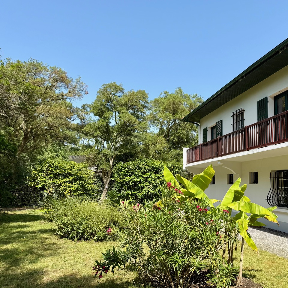 &ldquo;West Riviera Beach Estate&rdquo; A Vendre Hossegor Entre Lac &amp; Mer, calme absolu, superbe villa 7 ch. / 3 bains sur deux niveaux, parc paysager de 3000m2 env.&hellip; 2.990.000&euro;.&nbsp;