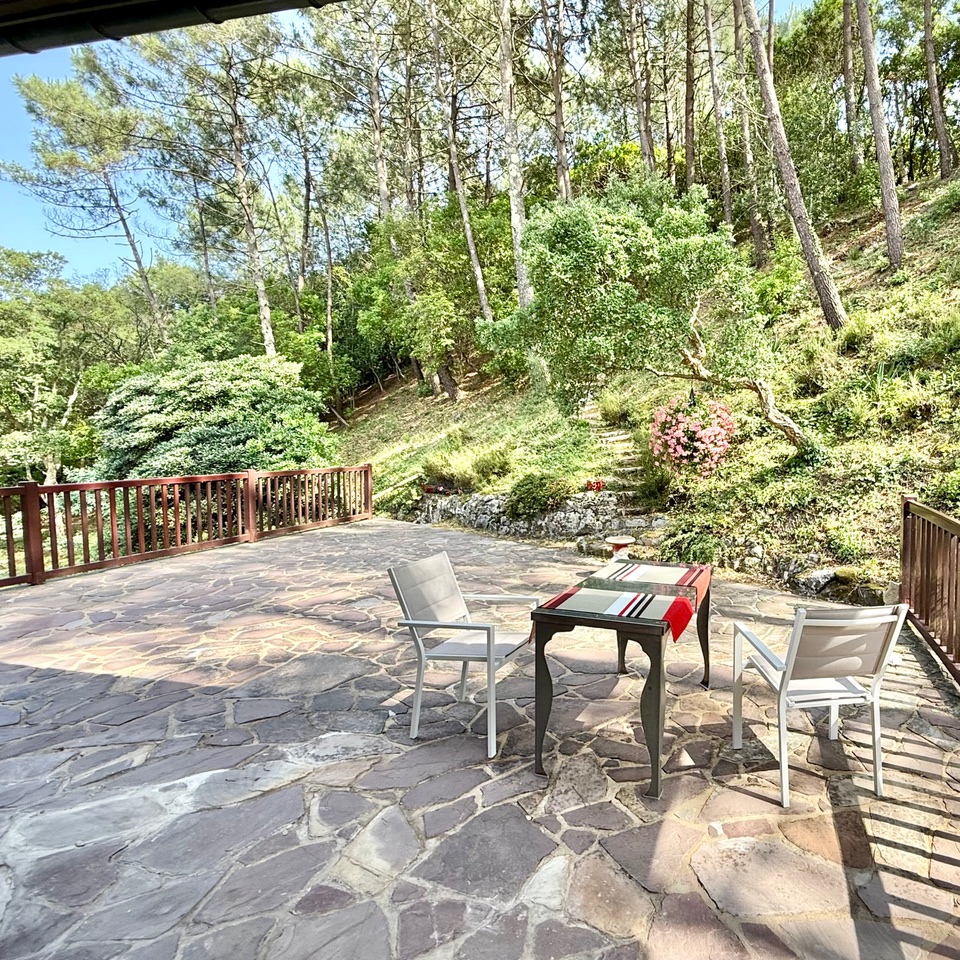 &ldquo;West Riviera Beach Estate&rdquo; A Vendre Hossegor Entre Lac &amp; Mer, calme absolu, superbe villa 7 ch. / 3 bains sur deux niveaux, parc paysager de 3000m2 env.&hellip; 2.990.000&euro;.&nbsp;