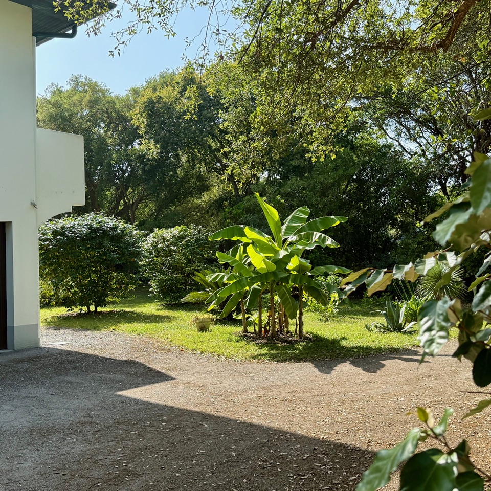 &ldquo;West Riviera Beach Estate&rdquo; A Vendre Hossegor Entre Lac &amp; Mer, calme absolu, superbe villa 7 ch. / 3 bains sur deux niveaux, parc paysager de 3000m2 env.&hellip; 2.990.000&euro;.&nbsp;