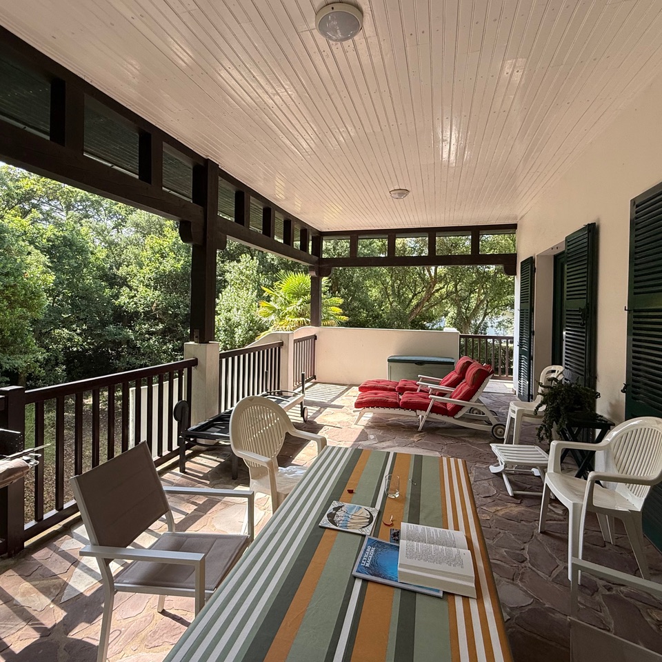 &ldquo;West Riviera Beach Estate&rdquo; A Vendre Hossegor Entre Lac &amp; Mer, calme absolu, superbe villa 7 ch. / 3 bains sur deux niveaux, parc paysager de 3000m2 env.&hellip; 2.990.000&euro;.&nbsp;