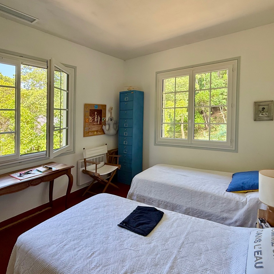 &ldquo;West Riviera Beach Estate&rdquo; A Vendre Hossegor Entre Lac &amp; Mer, calme absolu, superbe villa 7 ch. / 3 bains sur deux niveaux, parc paysager de 3000m2 env.&hellip; 2.990.000&euro;.&nbsp;