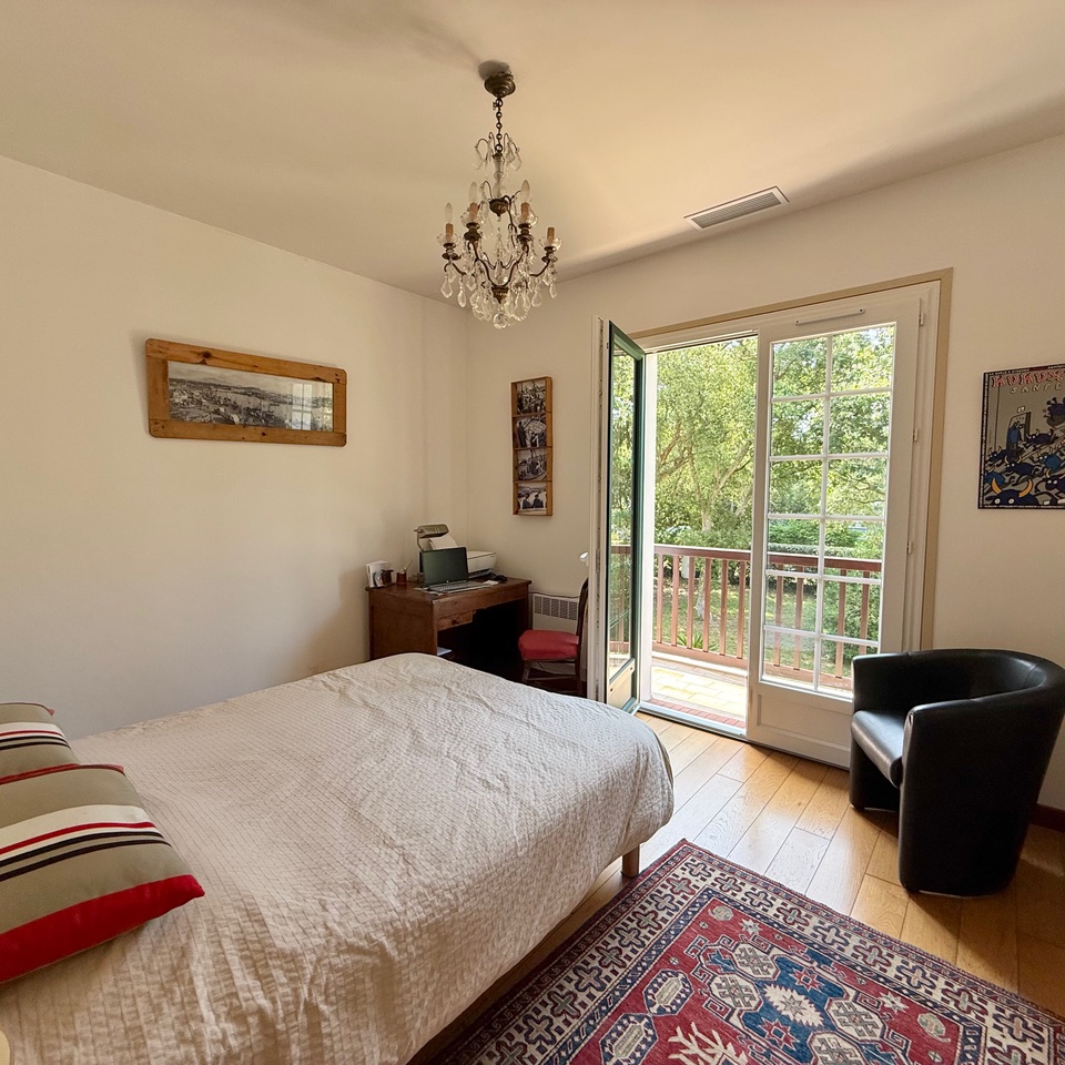 &ldquo;West Riviera Beach Estate&rdquo; A Vendre Hossegor Entre Lac &amp; Mer, calme absolu, superbe villa 7 ch. / 3 bains sur deux niveaux, parc paysager de 3000m2 env.&hellip; 2.990.000&euro;.&nbsp;
