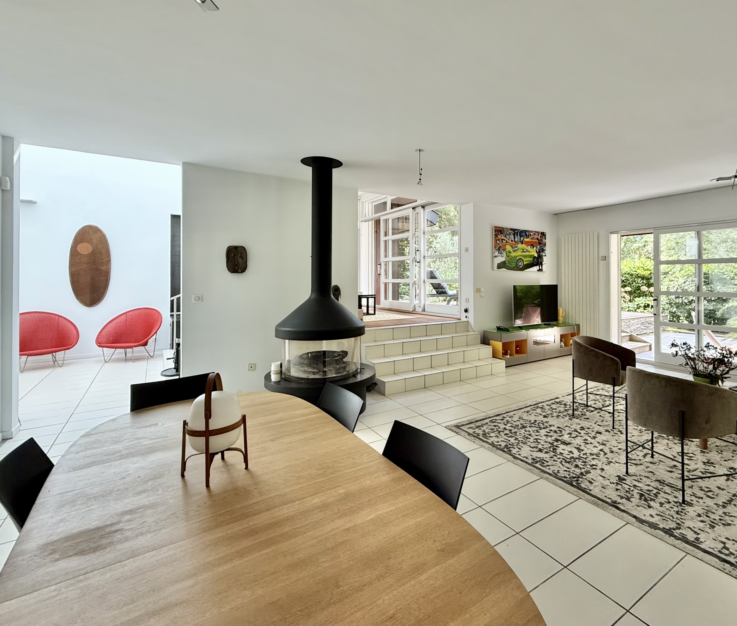 &ldquo;Carmel by the Sea Modern Estate&rdquo; A Vendre Hossegor, quartier calme et r&eacute;sidentiel &agrave; seulement 1km du centre-ville / golf &amp; lac, &eacute;l&eacute;gante villa de plain-pied 4 ch. / 3 bains, contemporaine &amp; atemporelle, qui ne laissera personne indiff&eacute;rent&hellip; 1.750.000 &euro;