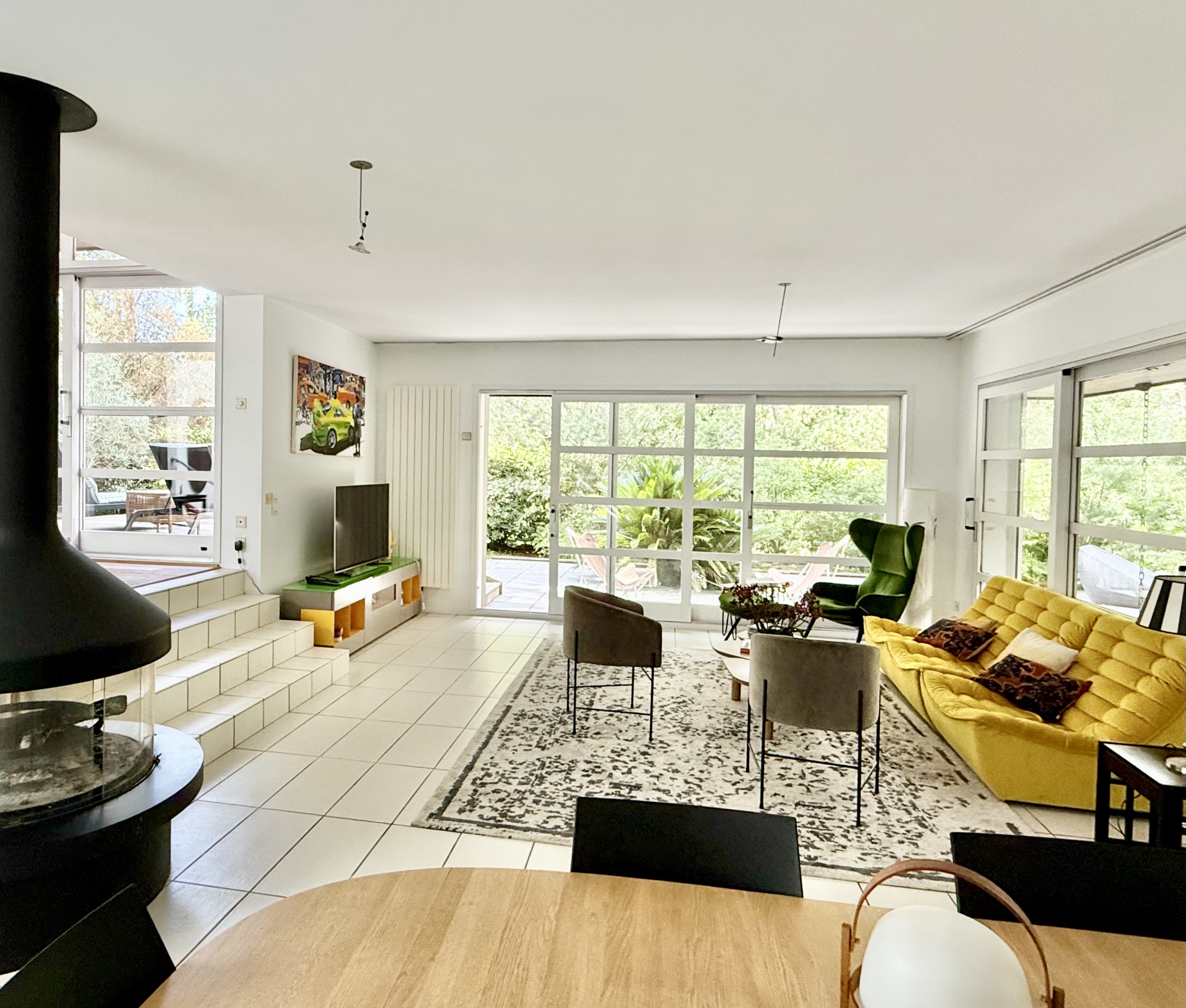 &ldquo;Carmel by the Sea Modern Estate&rdquo; A Vendre Hossegor, quartier calme et r&eacute;sidentiel &agrave; seulement 1km du centre-ville / golf &amp; lac, &eacute;l&eacute;gante villa de plain-pied 4 ch. / 3 bains, contemporaine &amp; atemporelle, qui ne laissera personne indiff&eacute;rent&hellip; 1.750.000 &euro;