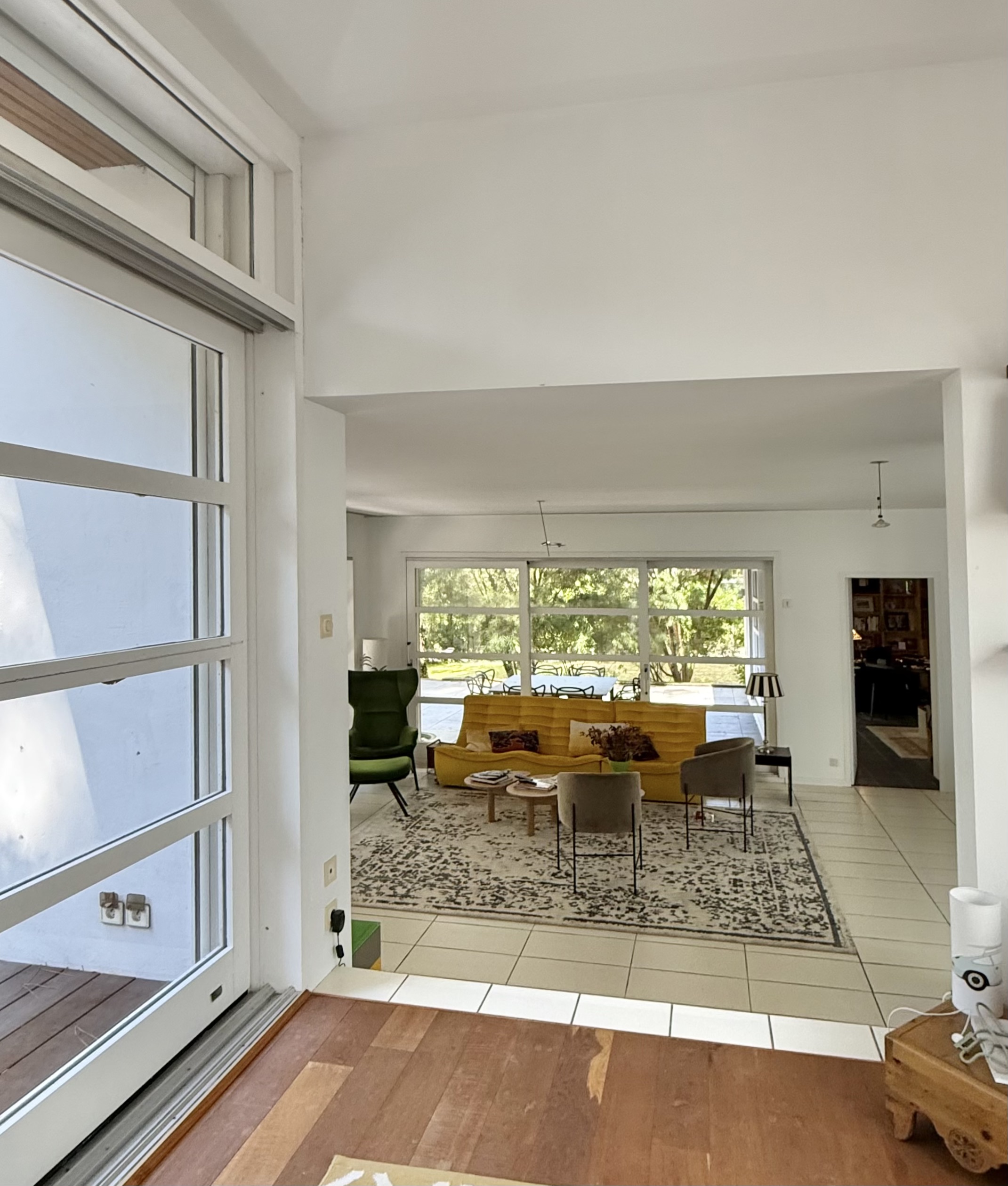 &ldquo;Carmel by the Sea Modern Estate&rdquo; A Vendre Hossegor, quartier calme et r&eacute;sidentiel &agrave; seulement 1km du centre-ville / golf &amp; lac, &eacute;l&eacute;gante villa de plain-pied 4 ch. / 3 bains, contemporaine &amp; atemporelle, qui ne laissera personne indiff&eacute;rent&hellip; 1.750.000 &euro;