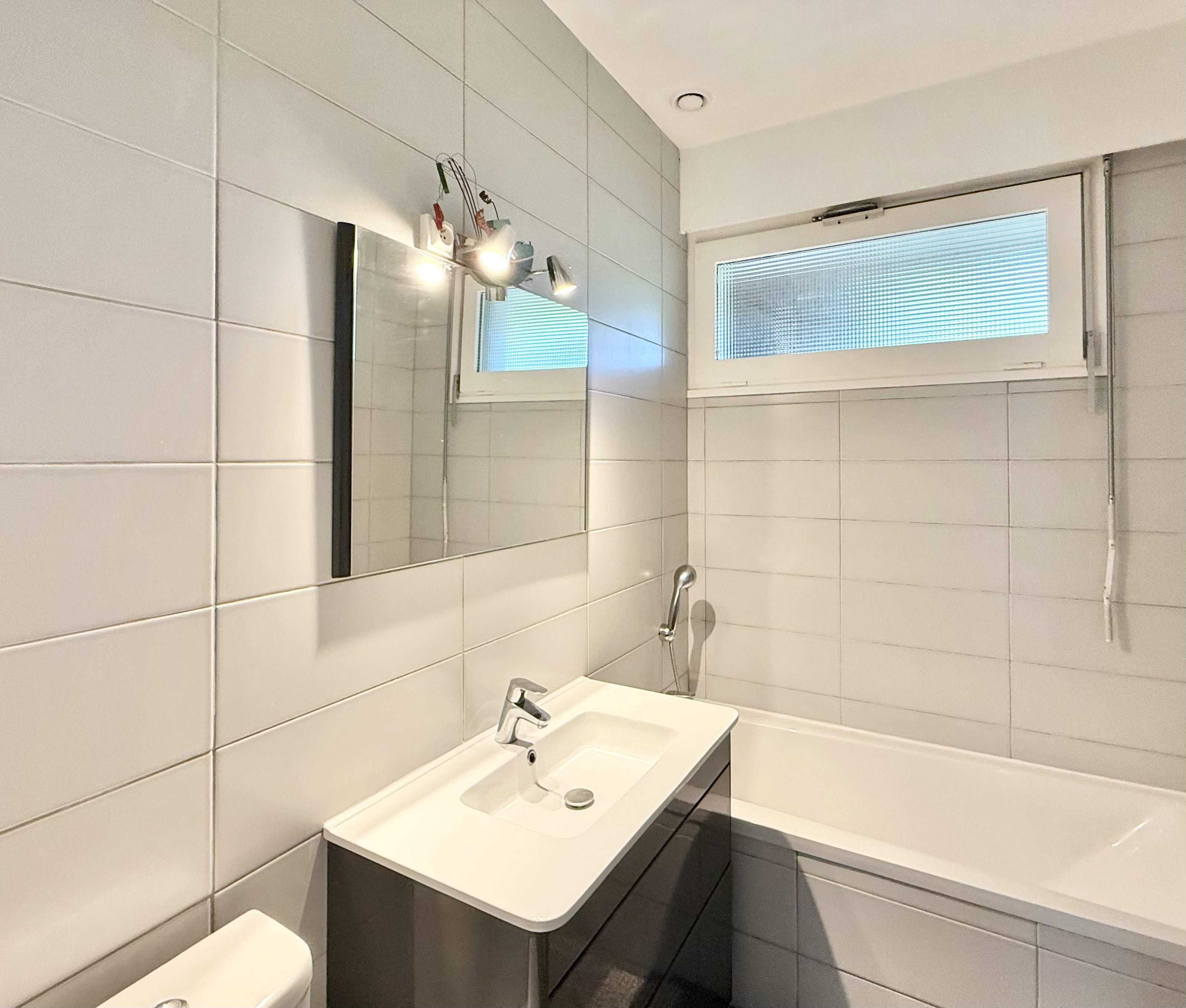 &ldquo;Carmel by the Sea Modern Estate&rdquo; A Vendre Hossegor, quartier calme et r&eacute;sidentiel &agrave; seulement 1km du centre-ville / golf &amp; lac, &eacute;l&eacute;gante villa de plain-pied 4 ch. / 3 bains, contemporaine &amp; atemporelle, qui ne laissera personne indiff&eacute;rent&hellip; 1.750.000 &euro;