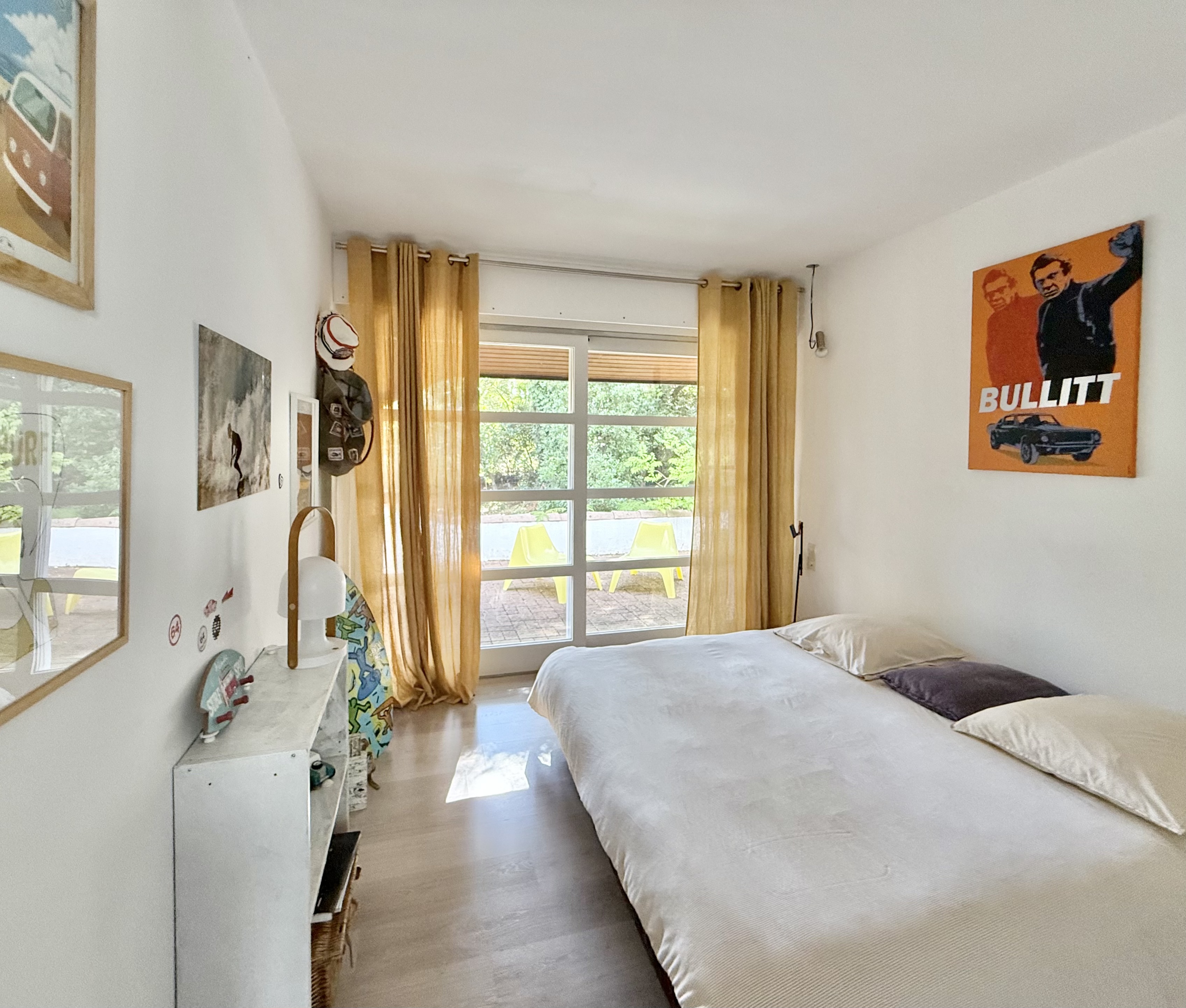 &ldquo;Carmel by the Sea Modern Estate&rdquo; A Vendre Hossegor, quartier calme et r&eacute;sidentiel &agrave; seulement 1km du centre-ville / golf &amp; lac, &eacute;l&eacute;gante villa de plain-pied 4 ch. / 3 bains, contemporaine &amp; atemporelle, qui ne laissera personne indiff&eacute;rent&hellip; 1.750.000 &euro;