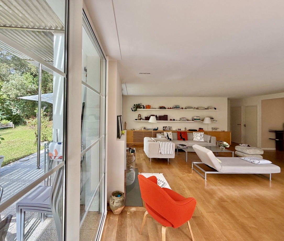 VENDUE PAR NOTRE &Eacute;QUIPE &ldquo;Costa Mesa Beach House&rdquo;&nbsp; &nbsp;Mandat Exclusif Hossegor Entre Lac &amp; Mer &agrave; la Plage Blanche, situation recherch&eacute;e 800 m. du centre, superbe villa 4 ch. + bureau, &nbsp;garage, 2 bains &amp; salle d'eau, sur 1170m2 de parc bois&eacute; am&eacute;nag&eacute;&hellip;
