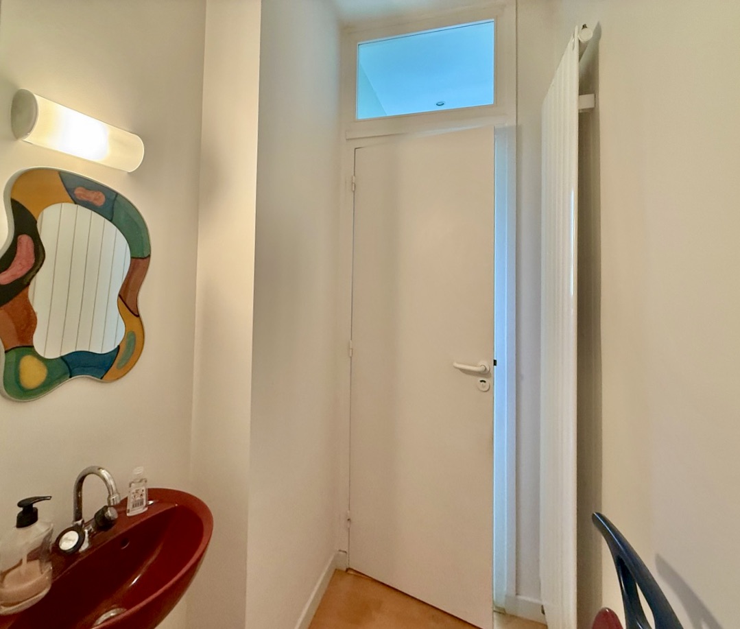 VENDUE PAR NOTRE &Eacute;QUIPE &ldquo;Costa Mesa Beach House&rdquo;&nbsp; &nbsp;Mandat Exclusif Hossegor Entre Lac &amp; Mer &agrave; la Plage Blanche, situation recherch&eacute;e 800 m. du centre, superbe villa 4 ch. + bureau, &nbsp;garage, 2 bains &amp; salle d'eau, sur 1170m2 de parc bois&eacute; am&eacute;nag&eacute;&hellip;