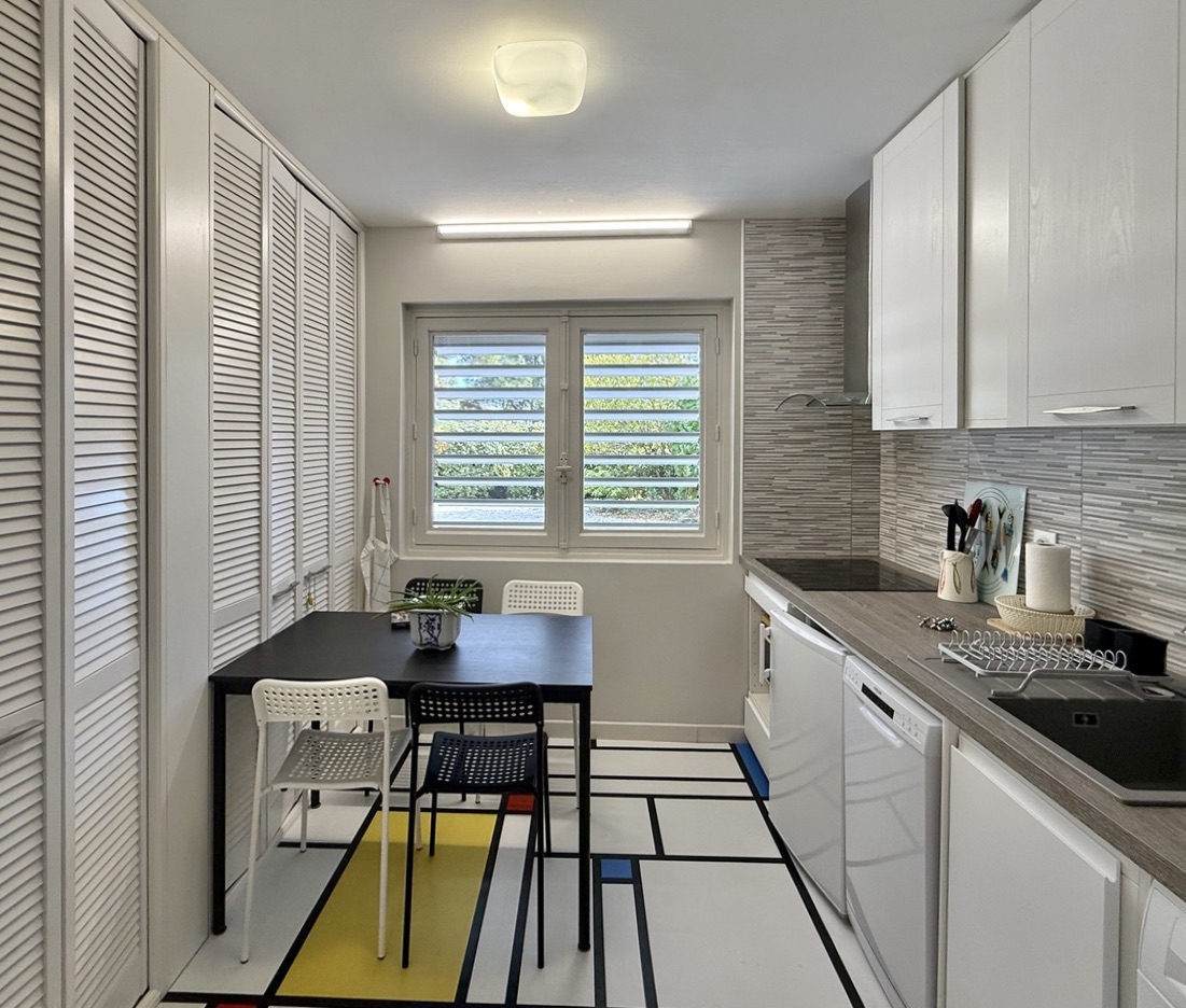 VENDUE PAR NOTRE &Eacute;QUIPE &ldquo;Costa Mesa Beach House&rdquo;&nbsp; &nbsp;Mandat Exclusif Hossegor Entre Lac &amp; Mer &agrave; la Plage Blanche, situation recherch&eacute;e 800 m. du centre, superbe villa 4 ch. + bureau, &nbsp;garage, 2 bains &amp; salle d'eau, sur 1170m2 de parc bois&eacute; am&eacute;nag&eacute;&hellip;