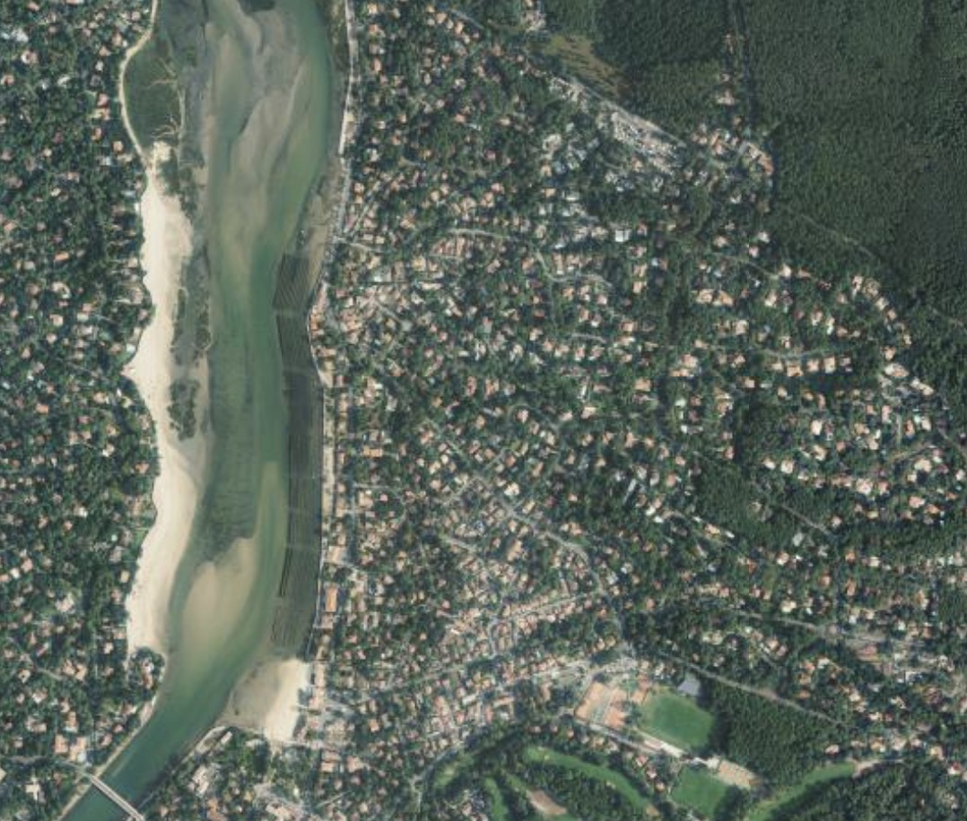 &ldquo;Santa Rosa Hills Estate&rdquo; A Vendre Hossegor, r&eacute;sidentiel &amp; calme, tr&egrave;s belle villa contemporaine 4 ch. / 3 bains avec piscine sur 1500m2 de terrain arbor&eacute; &amp; l&eacute;g&egrave;rement vallonn&eacute;&hellip; 1.300.000 &euro;