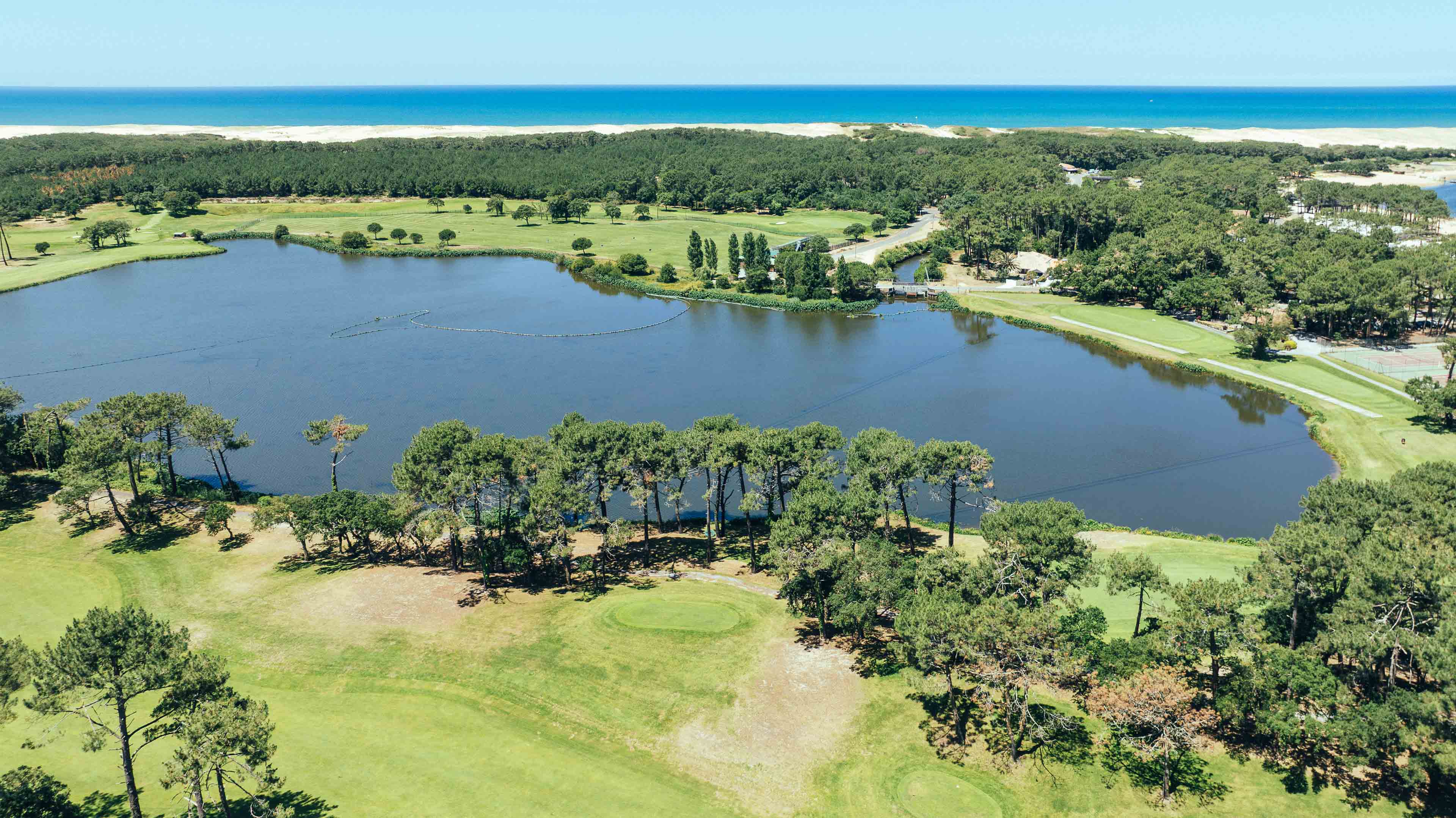 "Rancho Solana Golf Beach House" For Sale Exclusive Sales Mandate Golf de Pinsolle / Soustons Beach, 10km from Hossegor, 3 bed &amp; mezzanine / 2 bath villa on 1500 sq. m. of land boasting direct access to the fairway and the beach via the golfcourse pathway; very quiet, rare opportunity!...
&pound; 710,000