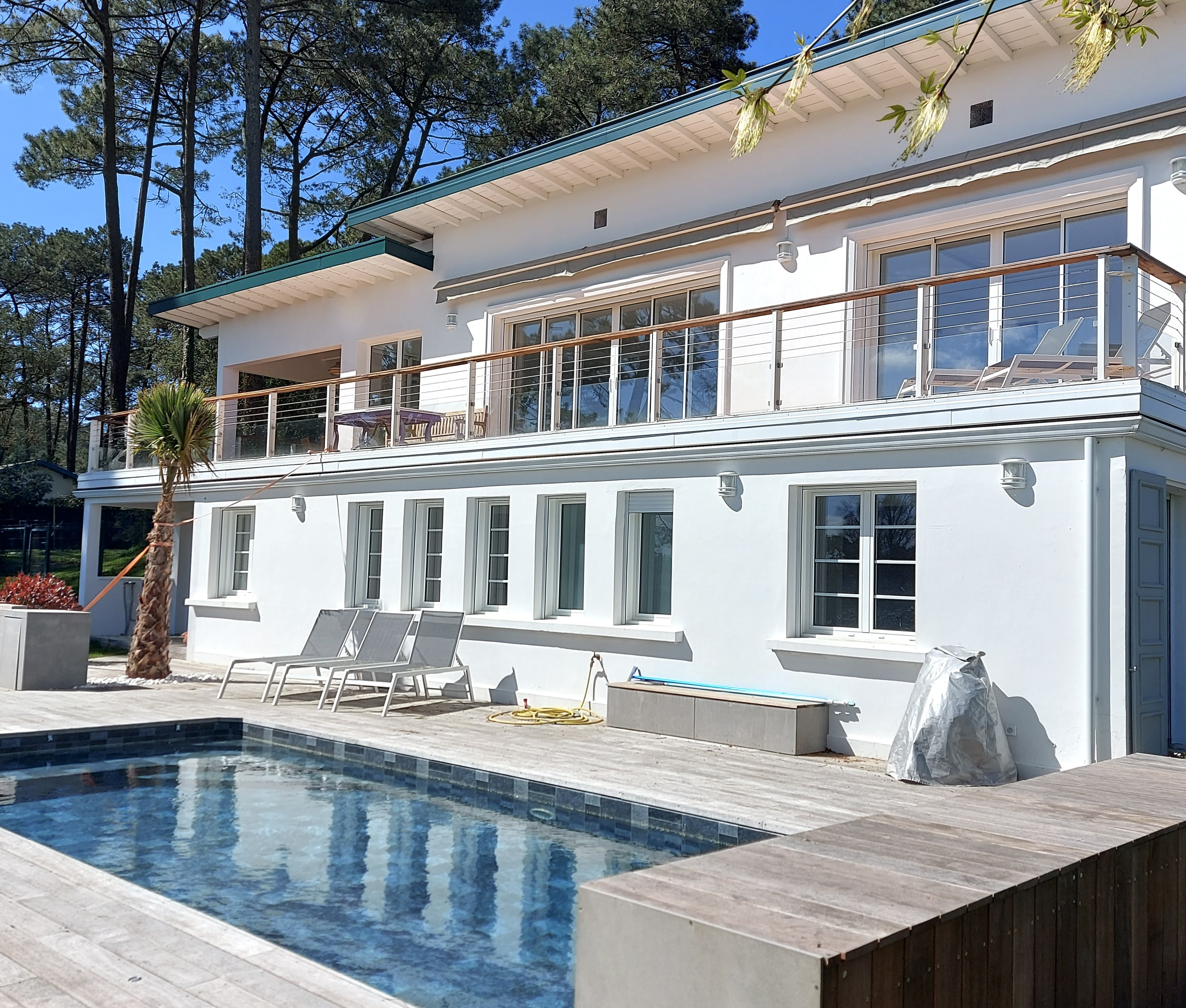 &ldquo;GoodYear&nbsp;Lodge&rdquo; A Vendre 4km Hossegor, golf &amp; plages &agrave; v&eacute;lo, propri&eacute;t&eacute; atypique et originale sur une hauteur, compos&eacute;e de 3 villas en &eacute;tat neuf, 3500m2 de parc et piscine chauff&eacute;e - unique!... 3.350000 &euro;&nbsp;