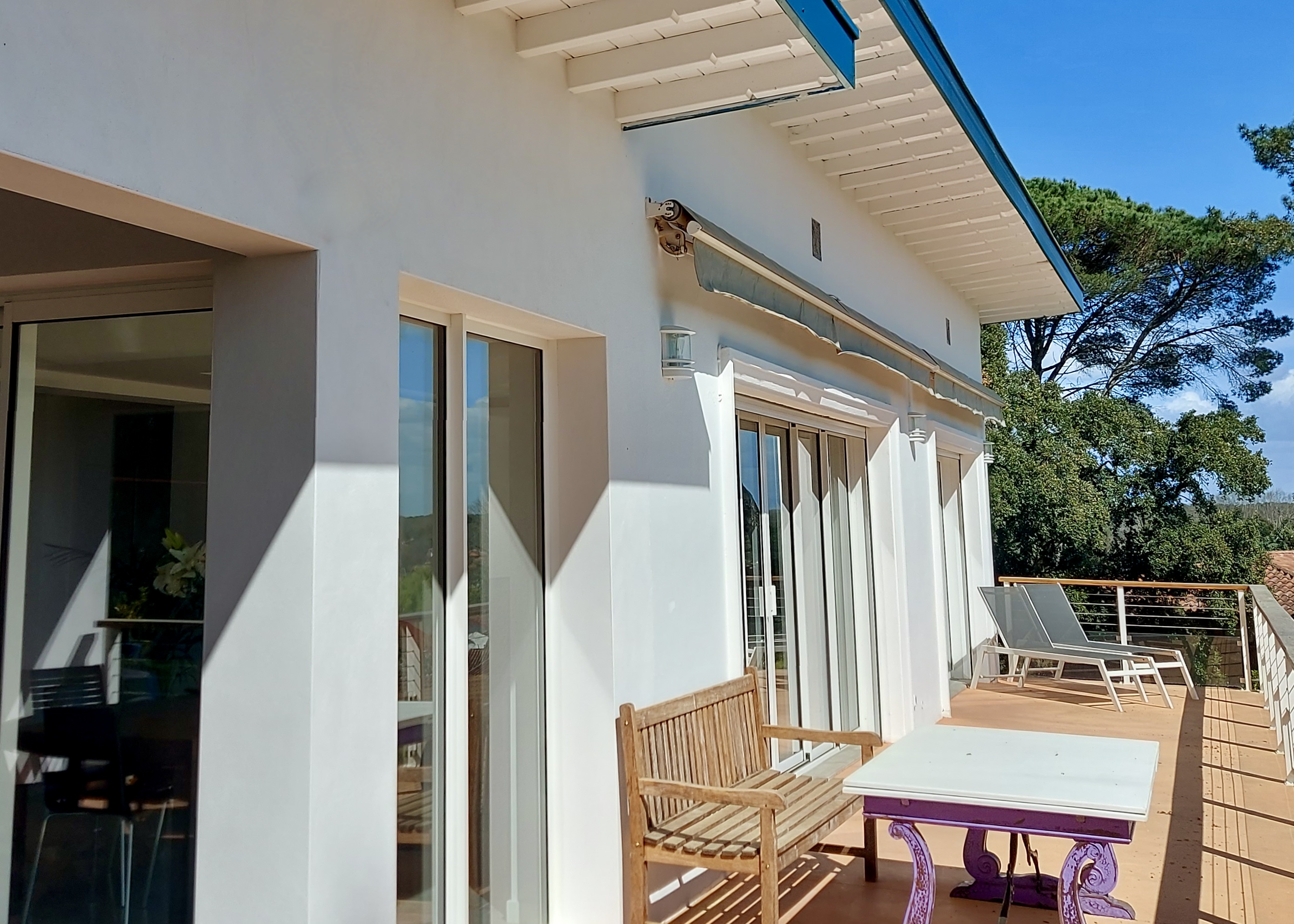 &ldquo;GoodYear&nbsp;Lodge&rdquo; A Vendre 4km Hossegor, golf &amp; plages &agrave; v&eacute;lo, propri&eacute;t&eacute; atypique et originale sur une hauteur, compos&eacute;e de 3 villas en &eacute;tat neuf, 3500m2 de parc et piscine chauff&eacute;e - unique!... 3.350000 &euro;&nbsp;