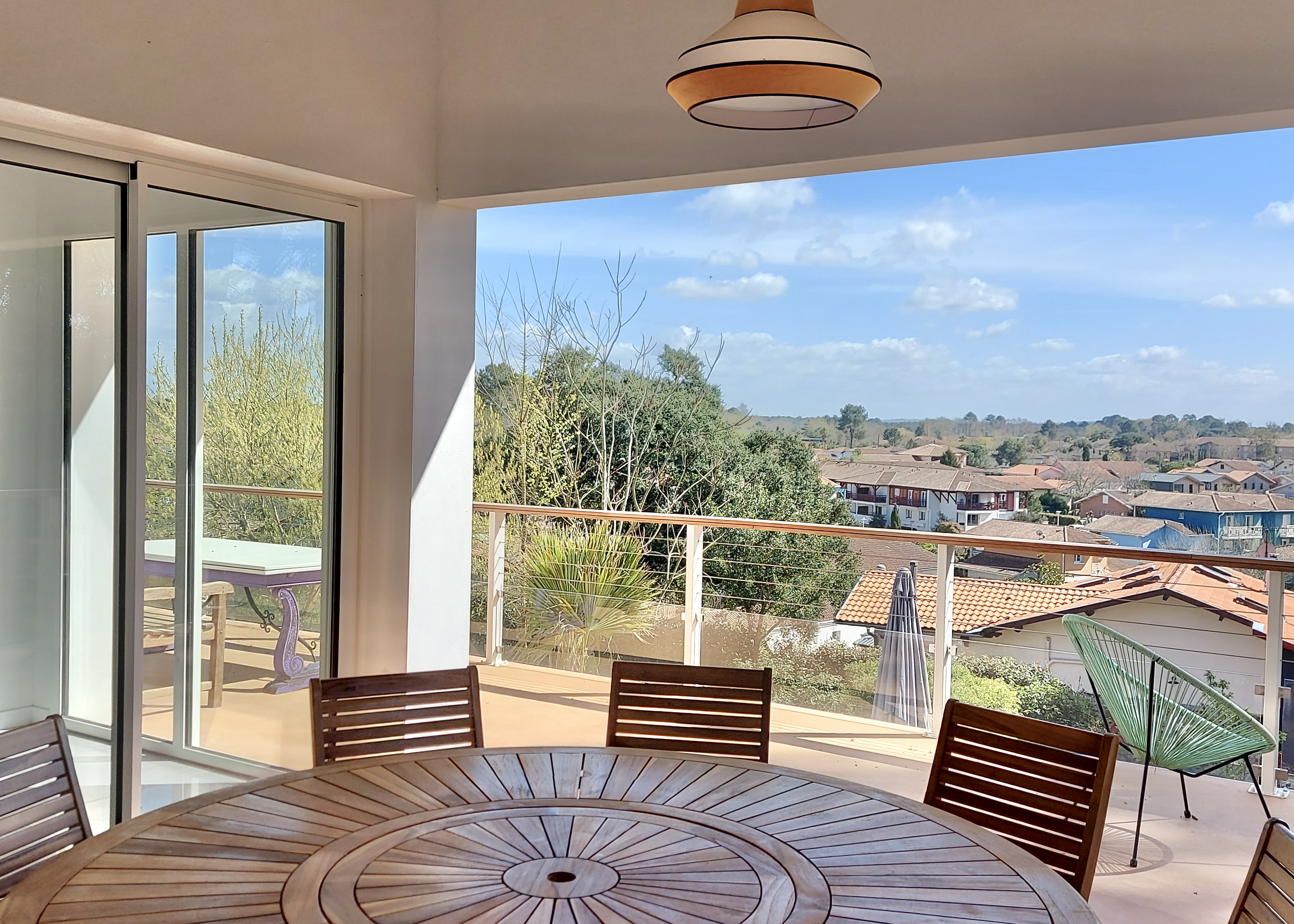 &ldquo;GoodYear&nbsp;Lodge&rdquo; A Vendre 4km Hossegor, golf &amp; plages &agrave; v&eacute;lo, propri&eacute;t&eacute; atypique et originale sur une hauteur, compos&eacute;e de 3 villas en &eacute;tat neuf, 3500m2 de parc et piscine chauff&eacute;e - unique!... 3.350000 &euro;&nbsp;