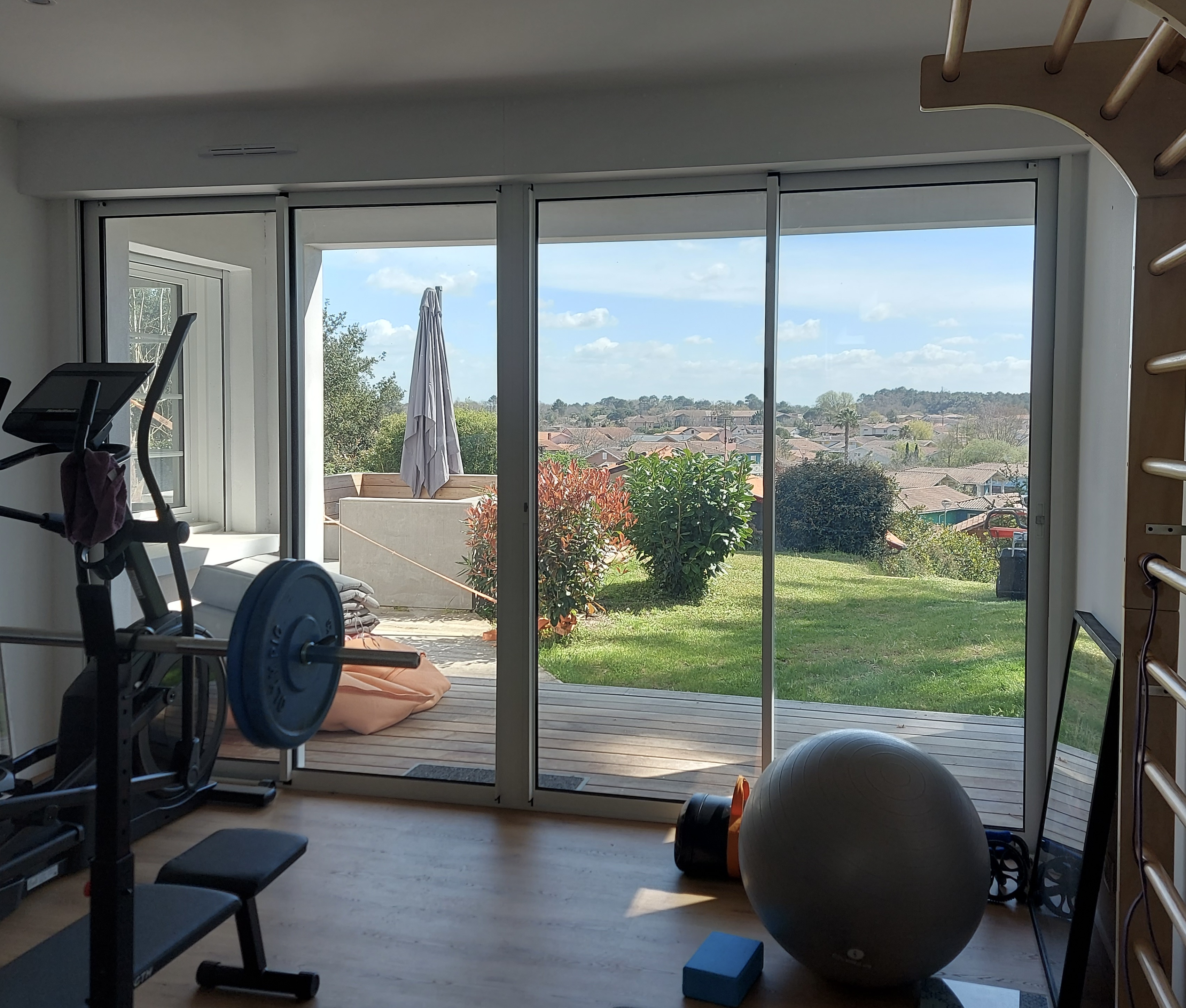 &ldquo;GoodYear&nbsp;Lodge&rdquo; A Vendre 4km Hossegor, golf &amp; plages &agrave; v&eacute;lo, propri&eacute;t&eacute; atypique et originale sur une hauteur, compos&eacute;e de 3 villas en &eacute;tat neuf, 3500m2 de parc et piscine chauff&eacute;e - unique!... 3.350000 &euro;&nbsp;