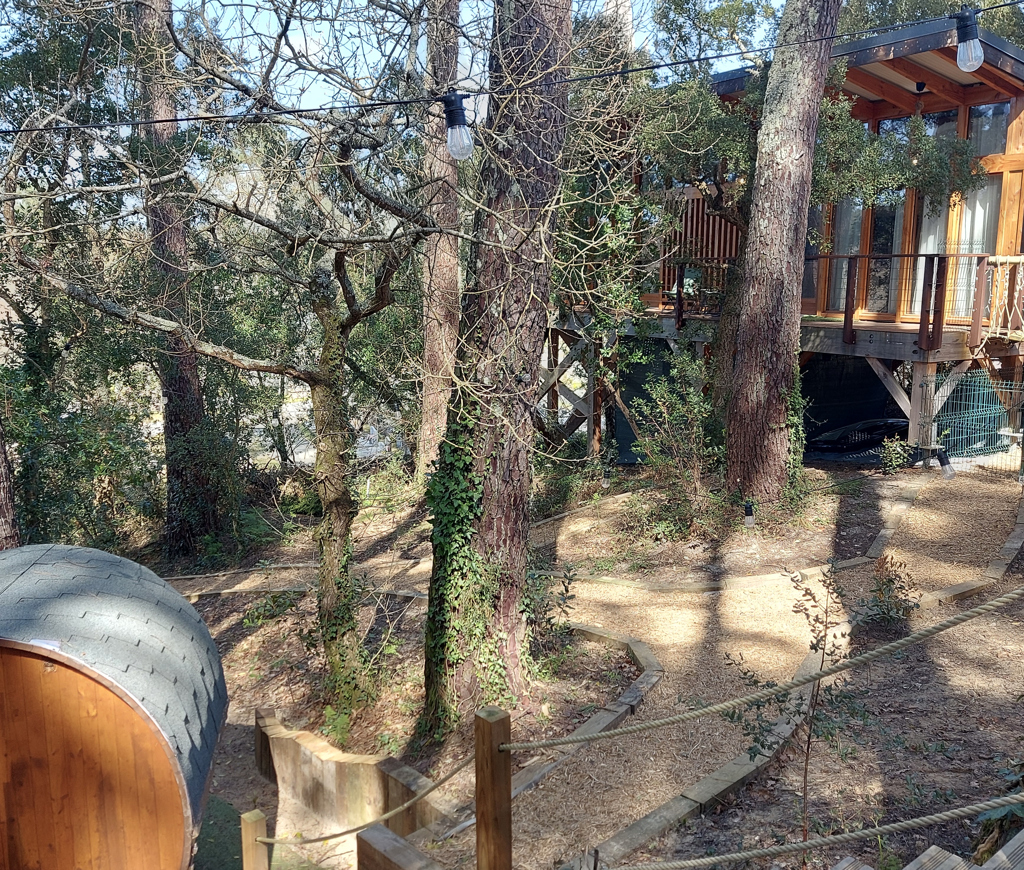 &ldquo;GoodYear&nbsp;Lodge&rdquo; A Vendre 4km Hossegor, golf &amp; plages &agrave; v&eacute;lo, propri&eacute;t&eacute; atypique et originale sur une hauteur, compos&eacute;e de 3 villas en &eacute;tat neuf, 3500m2 de parc et piscine chauff&eacute;e - unique!... 3.350000 &euro;&nbsp;