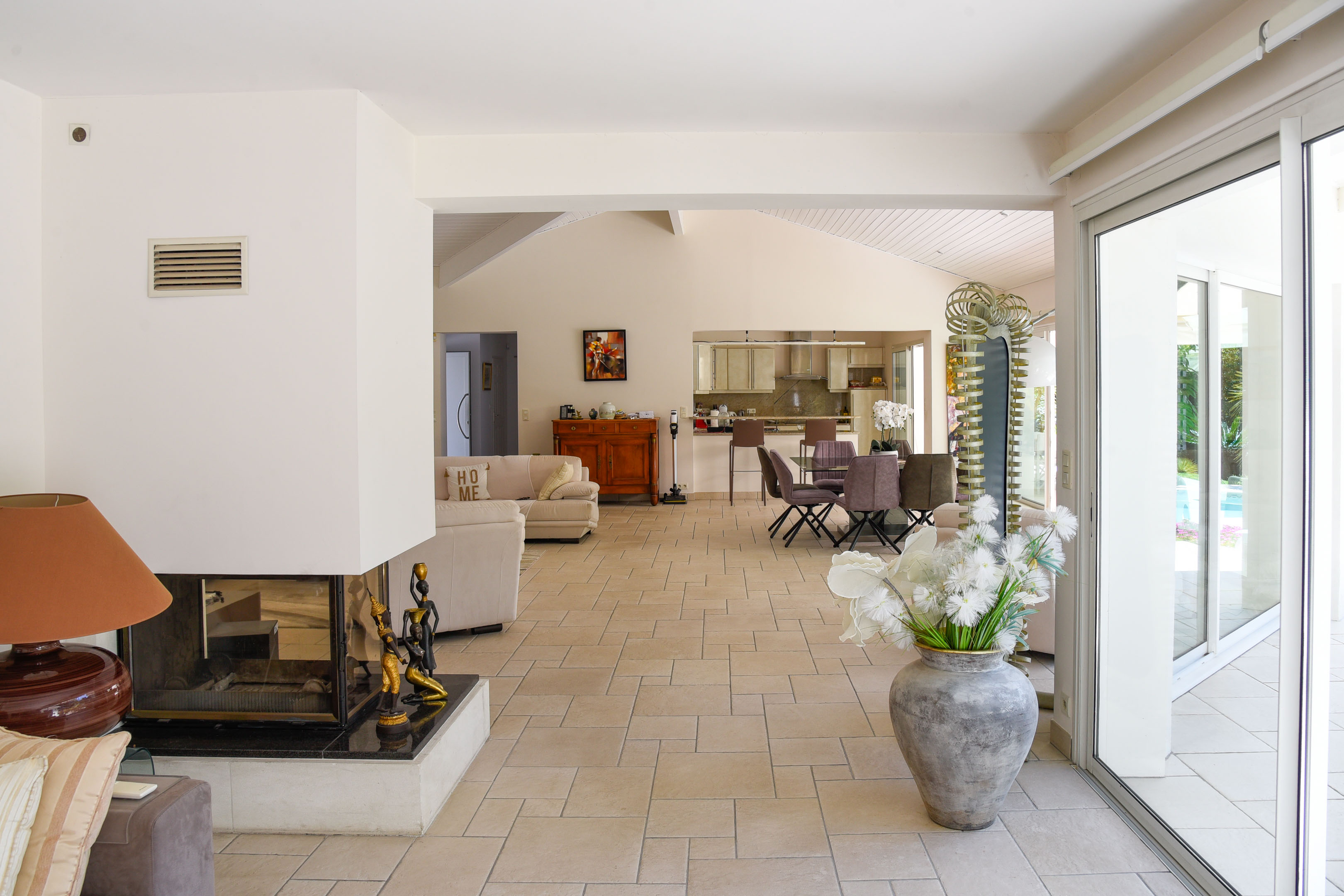 &ldquo;Atherton Modern Oasis&rdquo; A Vendre 4km Plages Hossegor &amp; Seignosse, situation calme et intimiste, somptueuse villa contemporaine 5ch / 3 bains, espace &amp; clart&eacute;, superbe parc paysager 4000m2 &hellip; 1.690000&euro;