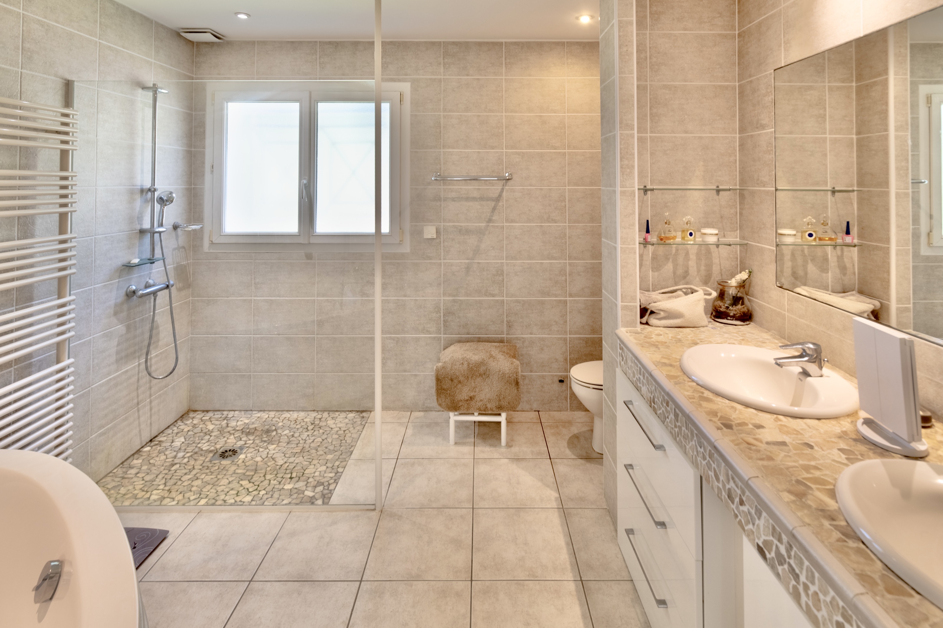 &ldquo;Atherton Modern Oasis&rdquo; A Vendre 4km Plages Hossegor &amp; Seignosse, situation calme et intimiste, somptueuse villa contemporaine 5ch / 3 bains, espace &amp; clart&eacute;, superbe parc paysager 4000m2 &hellip; 1.690000&euro;