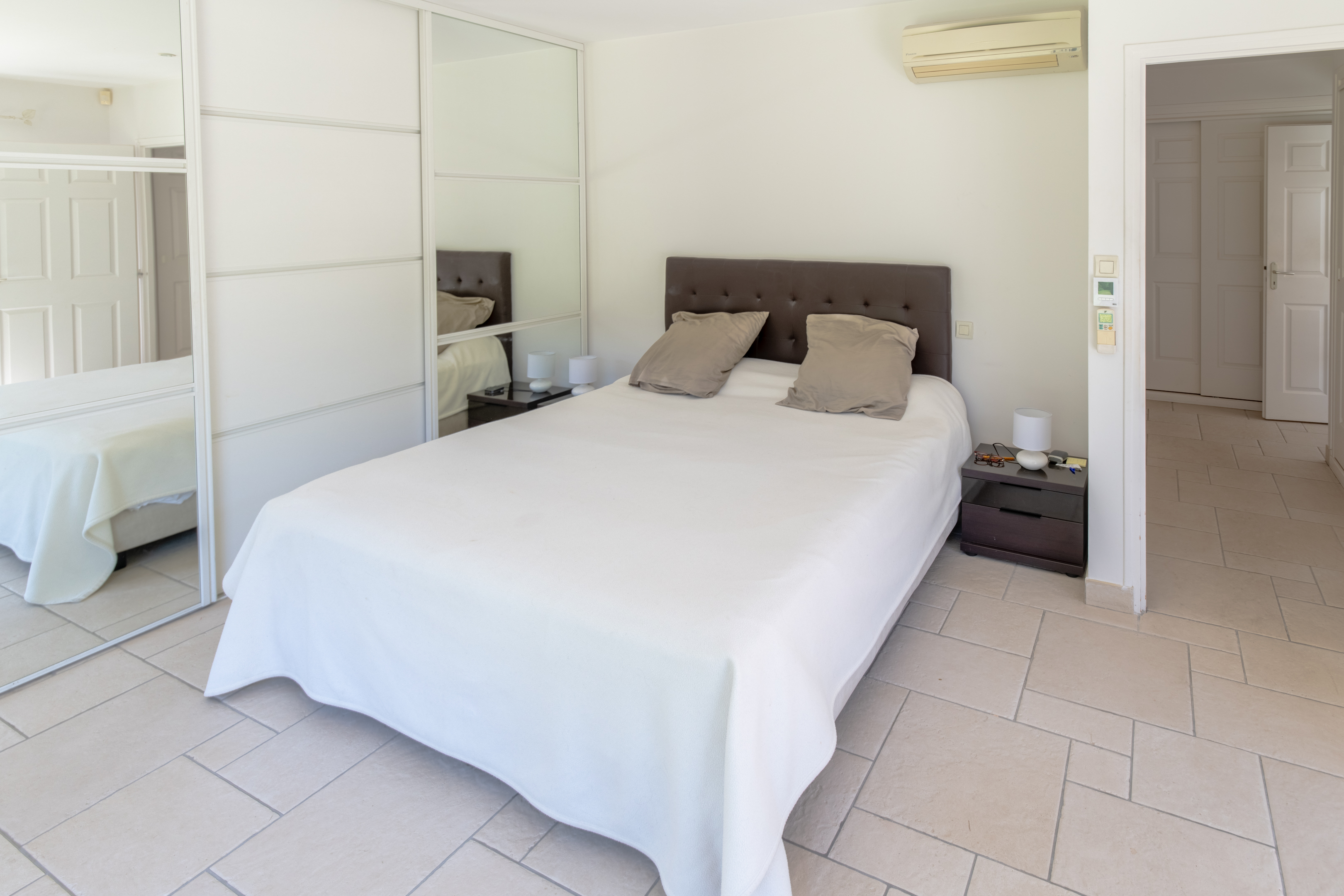 &ldquo;Atherton Modern Oasis&rdquo; A Vendre 4km Plages Hossegor &amp; Seignosse, situation calme et intimiste, somptueuse villa contemporaine 5ch / 3 bains, espace &amp; clart&eacute;, superbe parc paysager 4000m2 &hellip; 1.690000&euro;