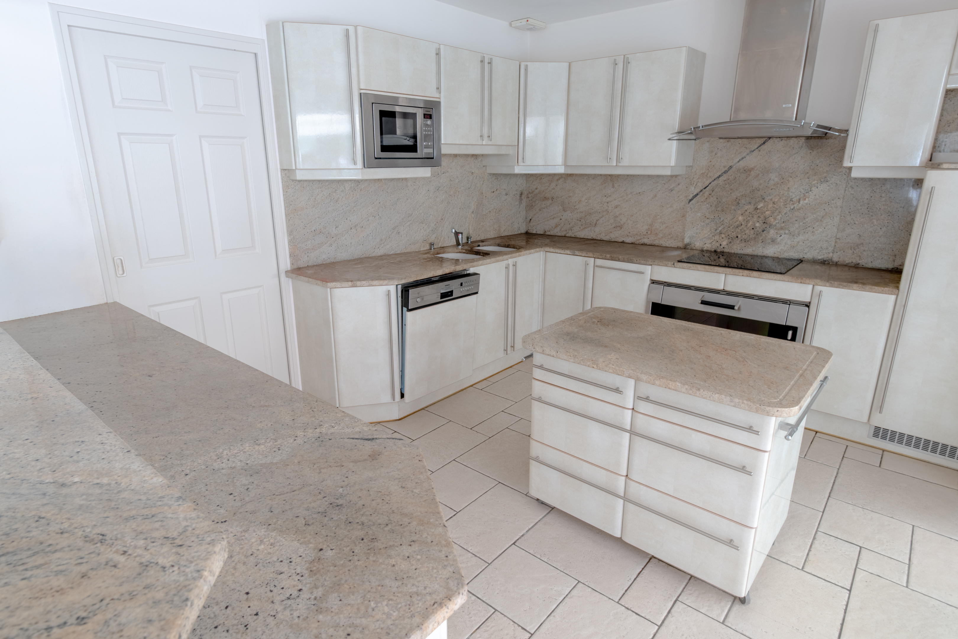 RESERVEE - &ldquo;Atherton Modern Oasis&rdquo; A Vendre 4km Plages Hossegor &amp; Seignosse, situation calme et intimiste, somptueuse villa contemporaine 5ch / 3 bains, espace &amp; clart&eacute;, superbe parc paysager 4000m2&hellip; 1.690.000&euro;