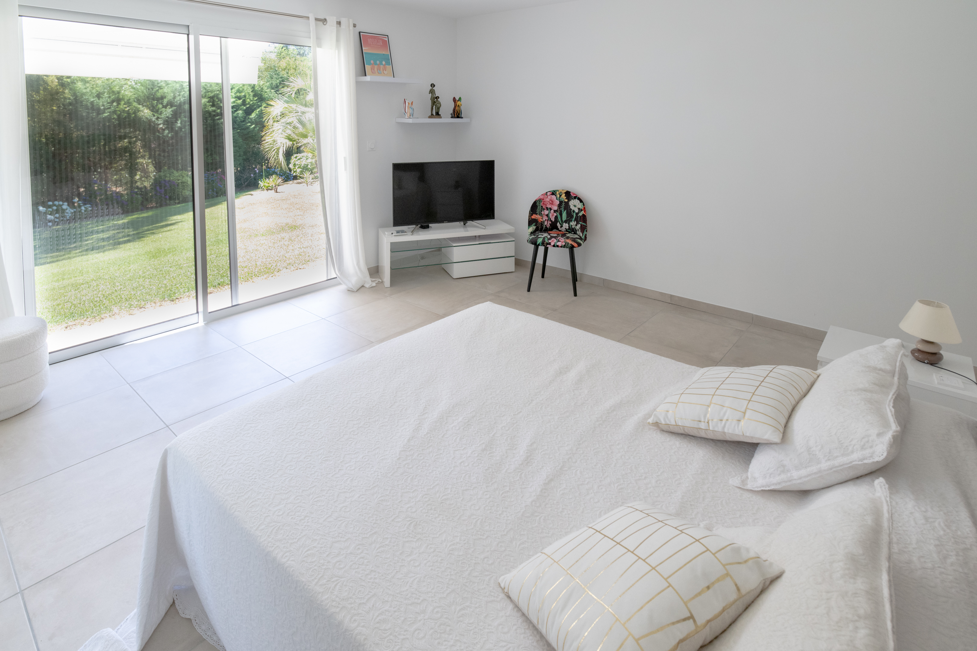 RESERVEE - &ldquo;Atherton Modern Oasis&rdquo; A Vendre 4km Plages Hossegor &amp; Seignosse, situation calme et intimiste, somptueuse villa contemporaine 5ch / 3 bains, espace &amp; clart&eacute;, superbe parc paysager 4000m2&hellip; 1.690.000&euro;