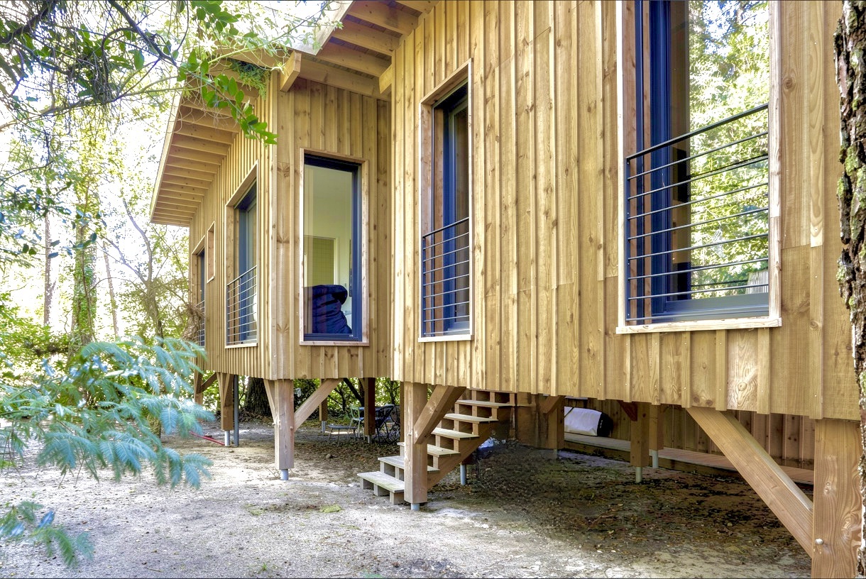 &ldquo;Malibu Farm&rdquo; A Vendre Seignosse - Proche Hossegor, belle villa r&eacute;nov&eacute;e dans l&rsquo;esprit des constructions bois &amp; verre de la C&ocirc;te Ouest, 4 ch. /3 bains, piscine chauff&eacute;e&hellip; 2.300.000 &euro;