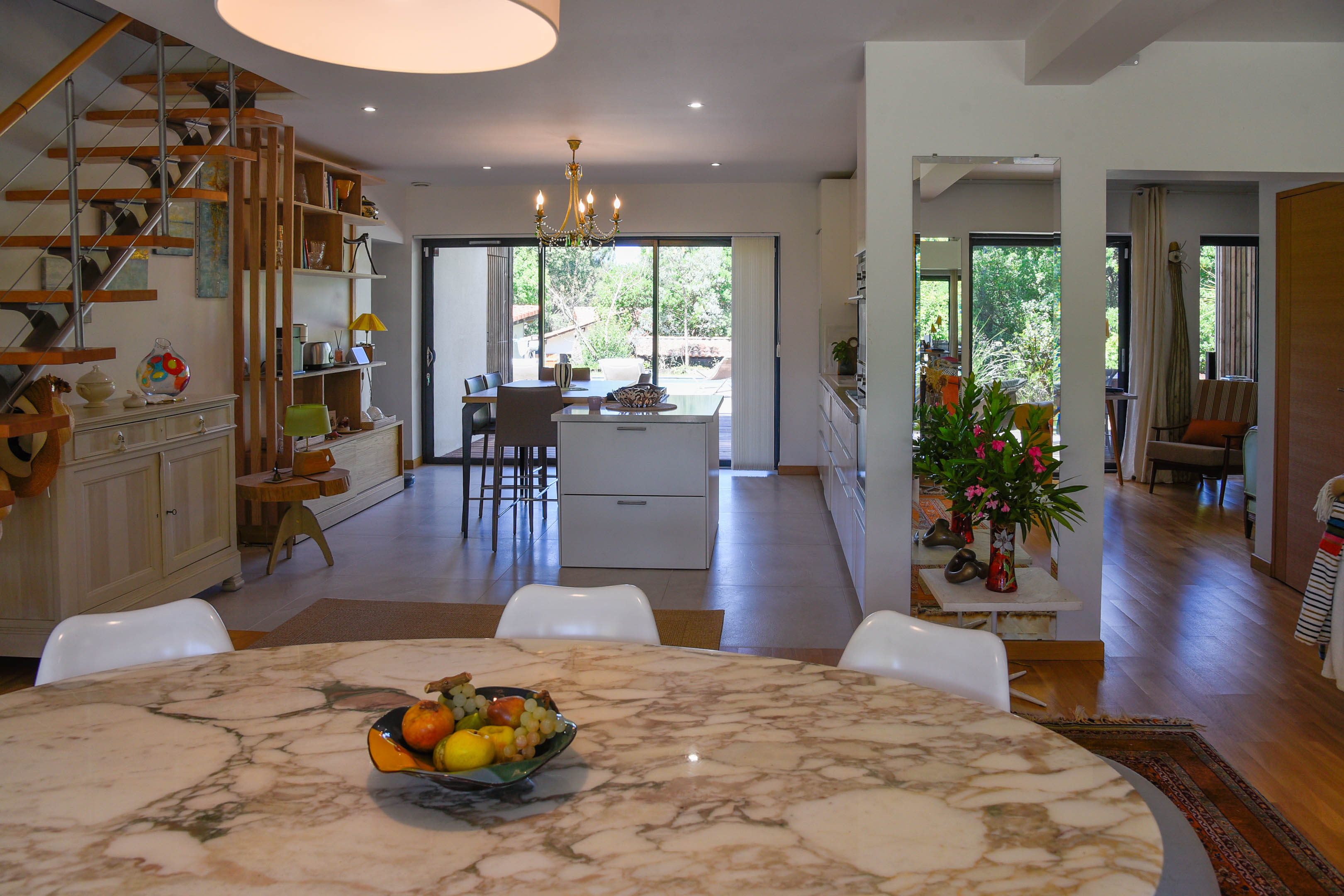 "Lake Tahoe Estate" For Sale Leon 7KM from the beach, close to all amenities, lake &amp; forest, Moliets Golf Course - superb contemporary 4 bed / 5 bath villa with swimming pool &amp; annex nested on circa 3800 sq. m. of land... &pound; 1,075,000