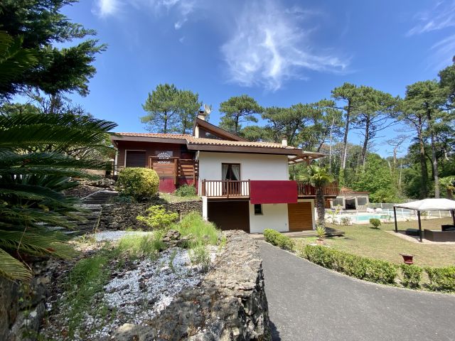 "Sand Harbor Beach Estate" A Vendre Seignosse Oc&eacute;an, Plage &agrave; Pied &amp; Golf &agrave; 5mn, environnement calme et r&eacute;sidentiel, villa 6 ch. / 6 bains sise sur 1950m2 de parc avec piscine chauff&eacute;e...1.450.000&euro;&nbsp;