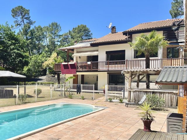 "Sand Harbor Beach Estate" A Vendre Seignosse Oc&eacute;an, Plage &agrave; Pied &amp; Golf &agrave; 5mn, environnement calme et r&eacute;sidentiel, villa 6 ch. / 6 bains sise sur 1950m2 de parc avec piscine chauff&eacute;e...1.450.000&euro;&nbsp;