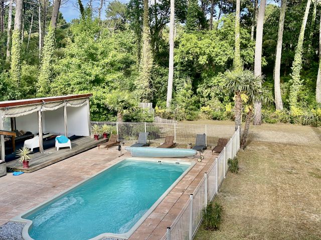 "Sand Harbor Beach Estate" A Vendre Seignosse Oc&eacute;an, Plage &agrave; Pied &amp; Golf &agrave; 5mn, environnement calme et r&eacute;sidentiel, villa 6 ch. / 6 bains sise sur 1950m2 de parc avec piscine chauff&eacute;e...1.450.000&euro;&nbsp;