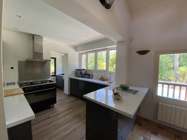 "Sand Harbor Beach Estate" A Vendre Seignosse Oc&eacute;an, Plage &agrave; Pied &amp; Golf &agrave; 5mn, environnement calme et r&eacute;sidentiel, villa 6 ch. / 6 bains sise sur 1950m2 de parc avec piscine chauff&eacute;e...1.450.000&euro;&nbsp;