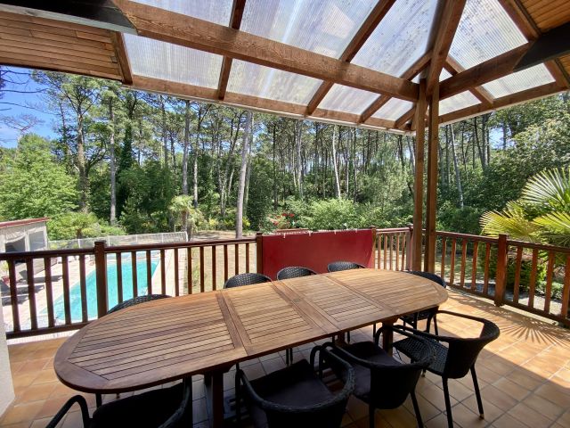 "Sand Harbor Beach Estate" A Vendre Seignosse Oc&eacute;an, Plage &agrave; Pied &amp; Golf &agrave; 5mn, environnement calme et r&eacute;sidentiel, villa 6 ch. / 6 bains sise sur 1950m2 de parc avec piscine chauff&eacute;e...1.450.000&euro;&nbsp;