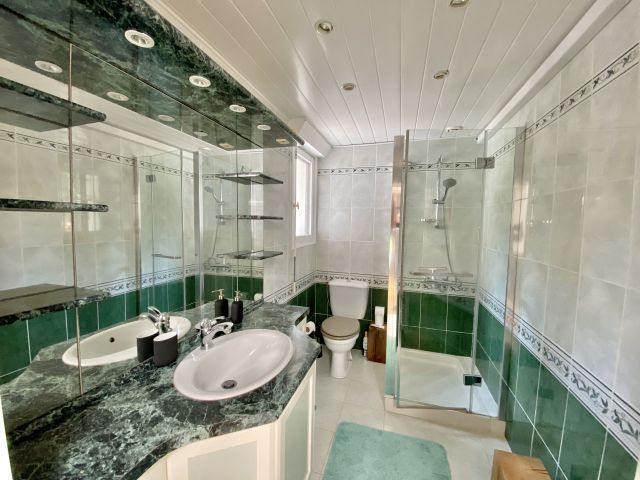 "Sand Harbor Beach Estate" A Vendre Seignosse Oc&eacute;an, Plage &agrave; Pied &amp; Golf &agrave; 5mn, environnement calme et r&eacute;sidentiel, villa 6 ch. / 6 bains sise sur 1950m2 de parc avec piscine chauff&eacute;e...1.450.000&euro;&nbsp;