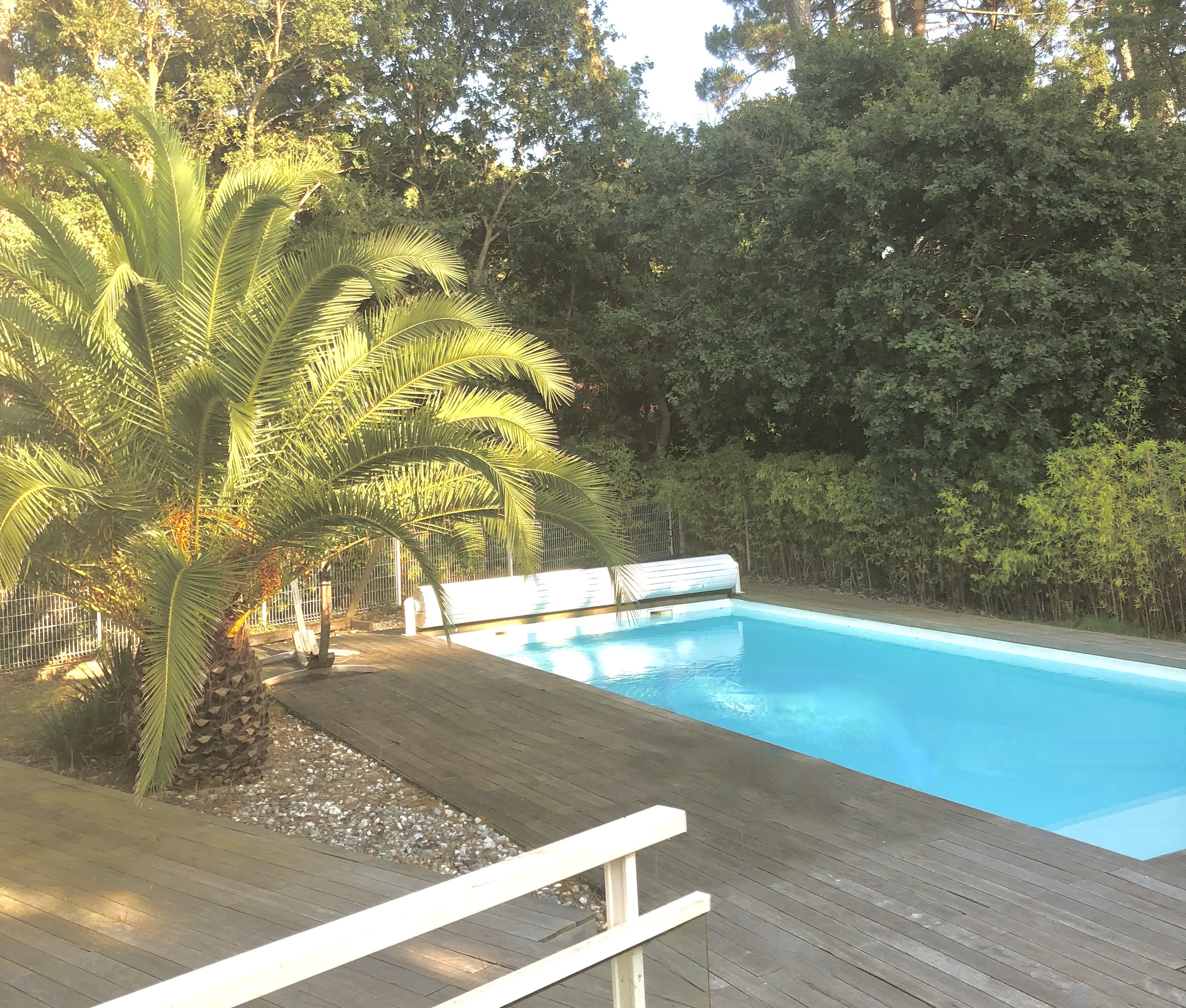 &ldquo;Palm Springs Beach Estate&rdquo; A Vendre Mandat Exclusif Seignosse Oc&eacute;an, environnement calme &amp; r&eacute;sidentiel &agrave; seulement 300 m. des plages, villa 5ch. + / 3 bains, style contemporain, r&eacute;novation r&eacute;cente, piscine chauff&eacute;e&hellip; 1.365.000 &euro;